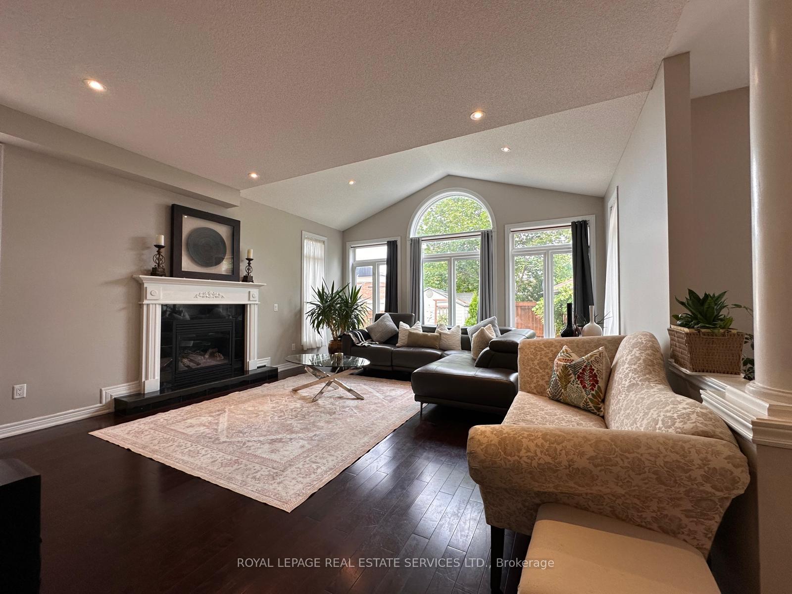 Photo 4 of 2488 Millstone Drive, Oakville, Westmount — HOMEH