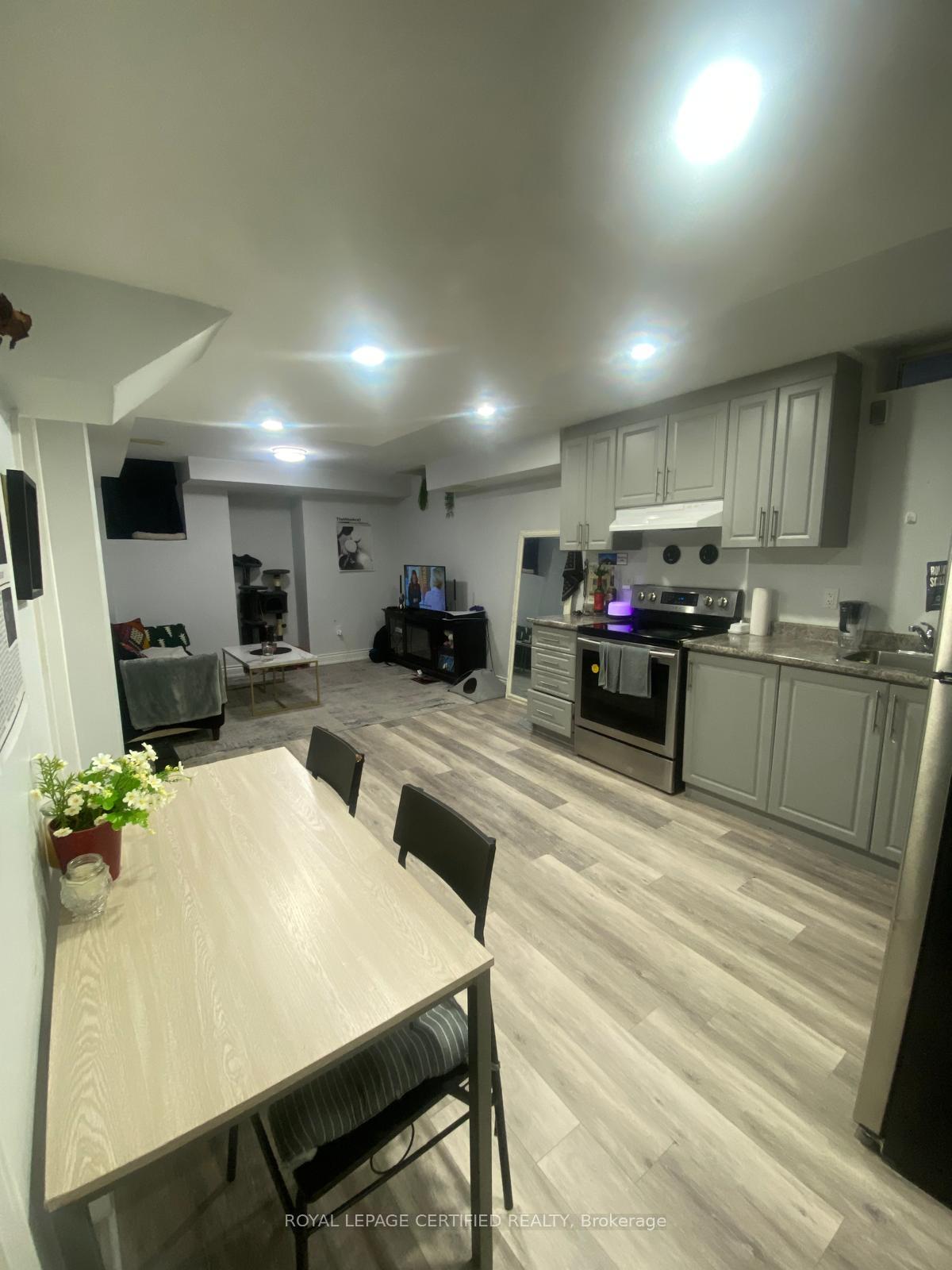 Photo 3 of 33 Truro Circle, Brampton, Northwest Brampton — HOMEH