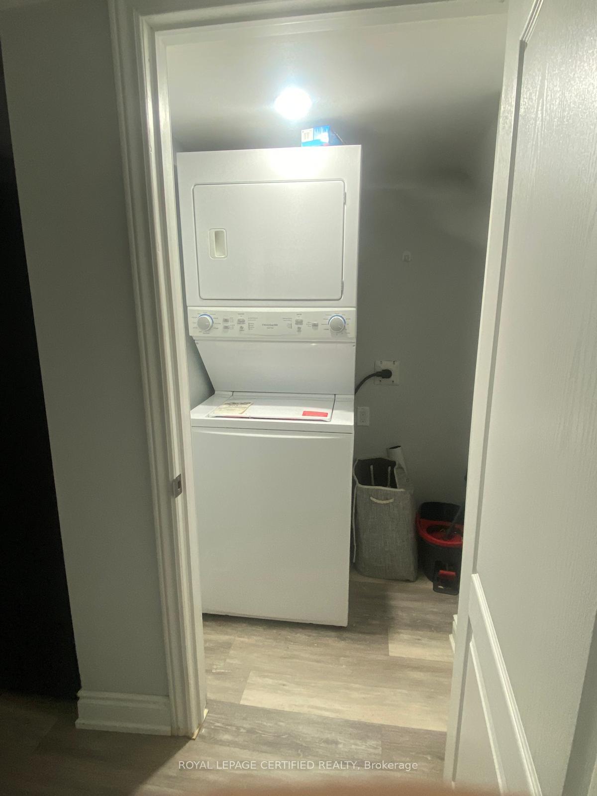 Photo 10 of 33 Truro Circle, Brampton, Northwest Brampton — HOMEH