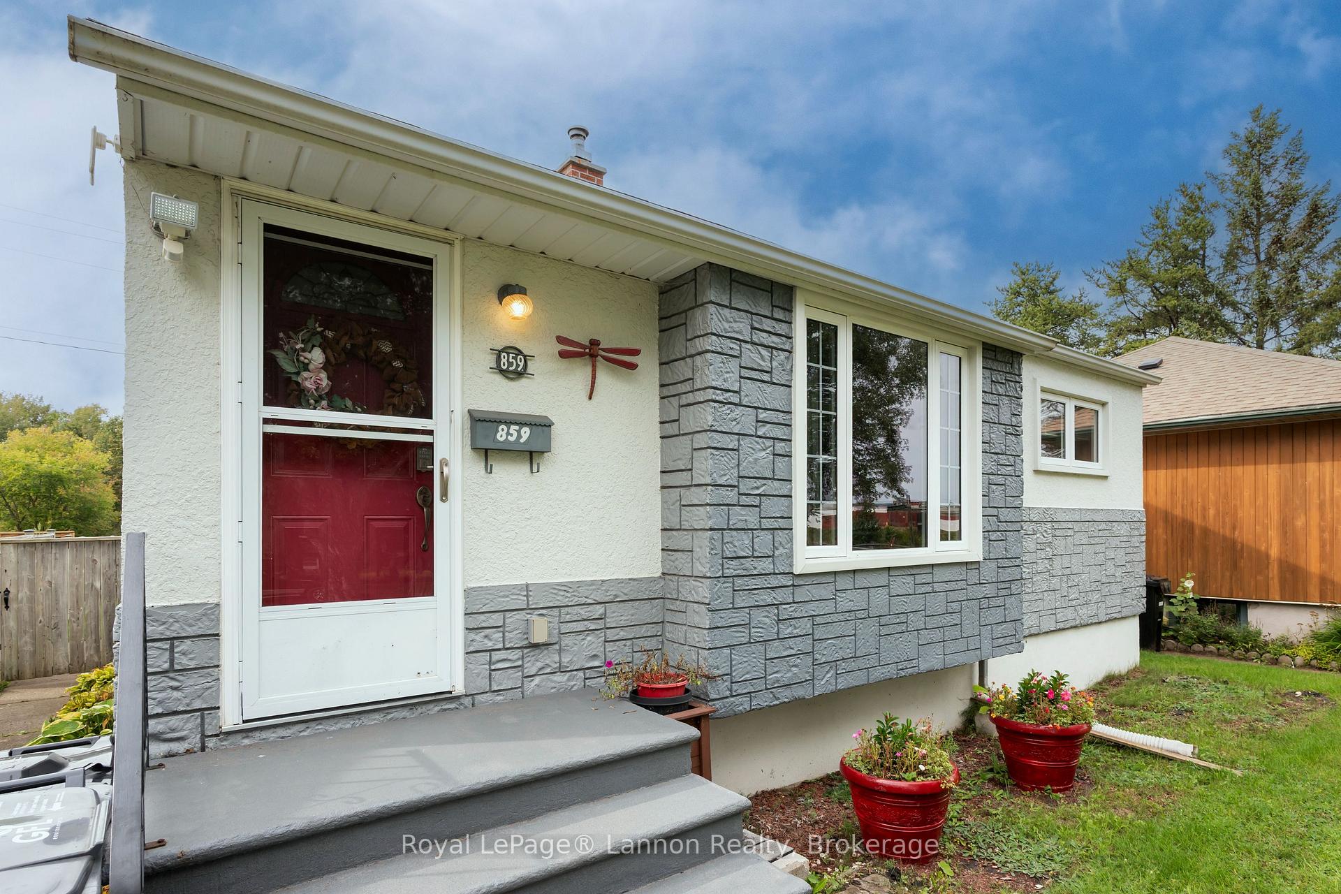 Photo 4 of 859 Syndicate Avenue N, Thunder Bay, McKeller Park — HOMEH