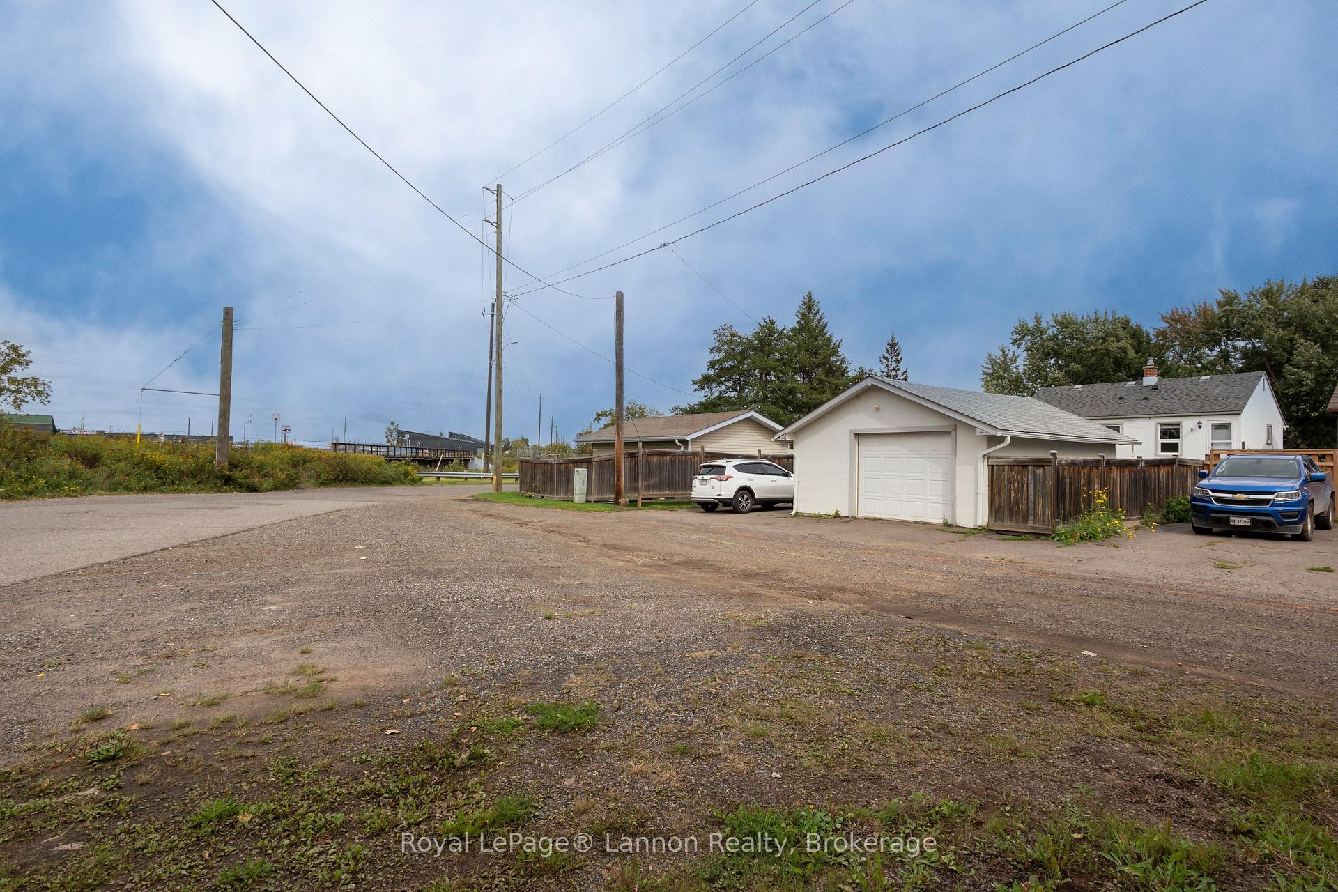 Photo 10 of 859 Syndicate Avenue N, Thunder Bay, McKeller Park — HOMEH