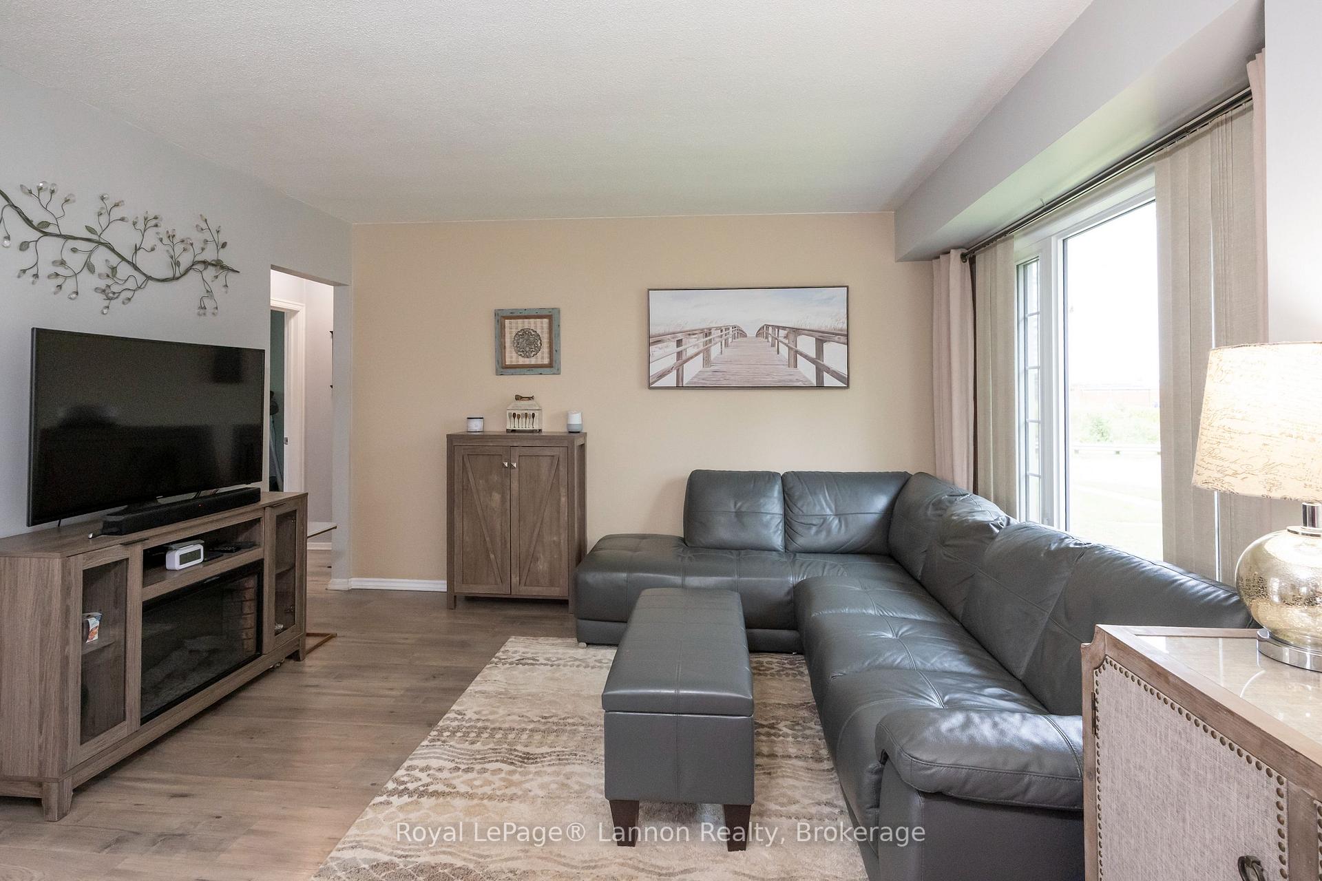 Photo 15 of 859 Syndicate Avenue N, Thunder Bay, McKeller Park — HOMEH