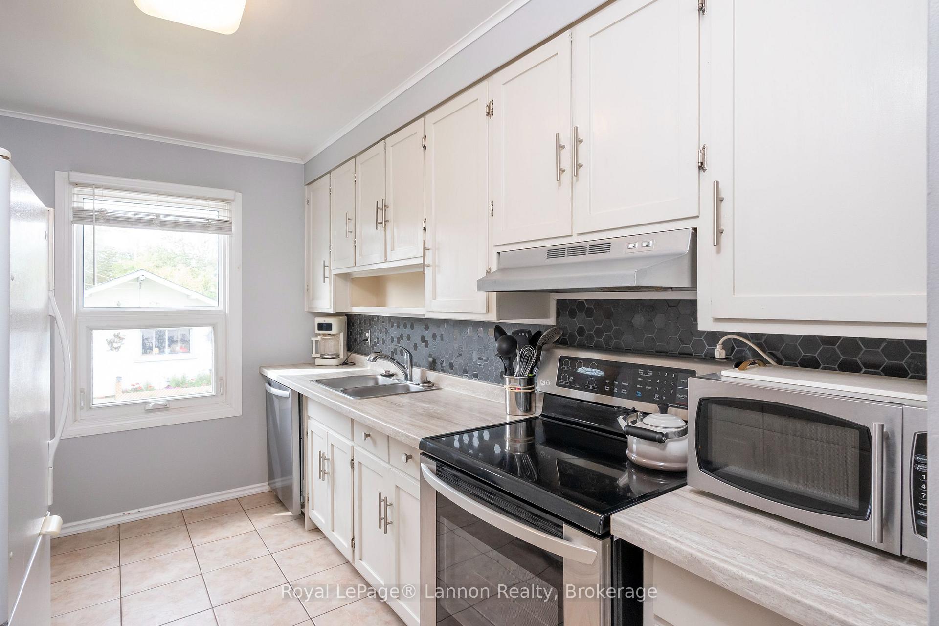 Photo 18 of 859 Syndicate Avenue N, Thunder Bay, McKeller Park — HOMEH