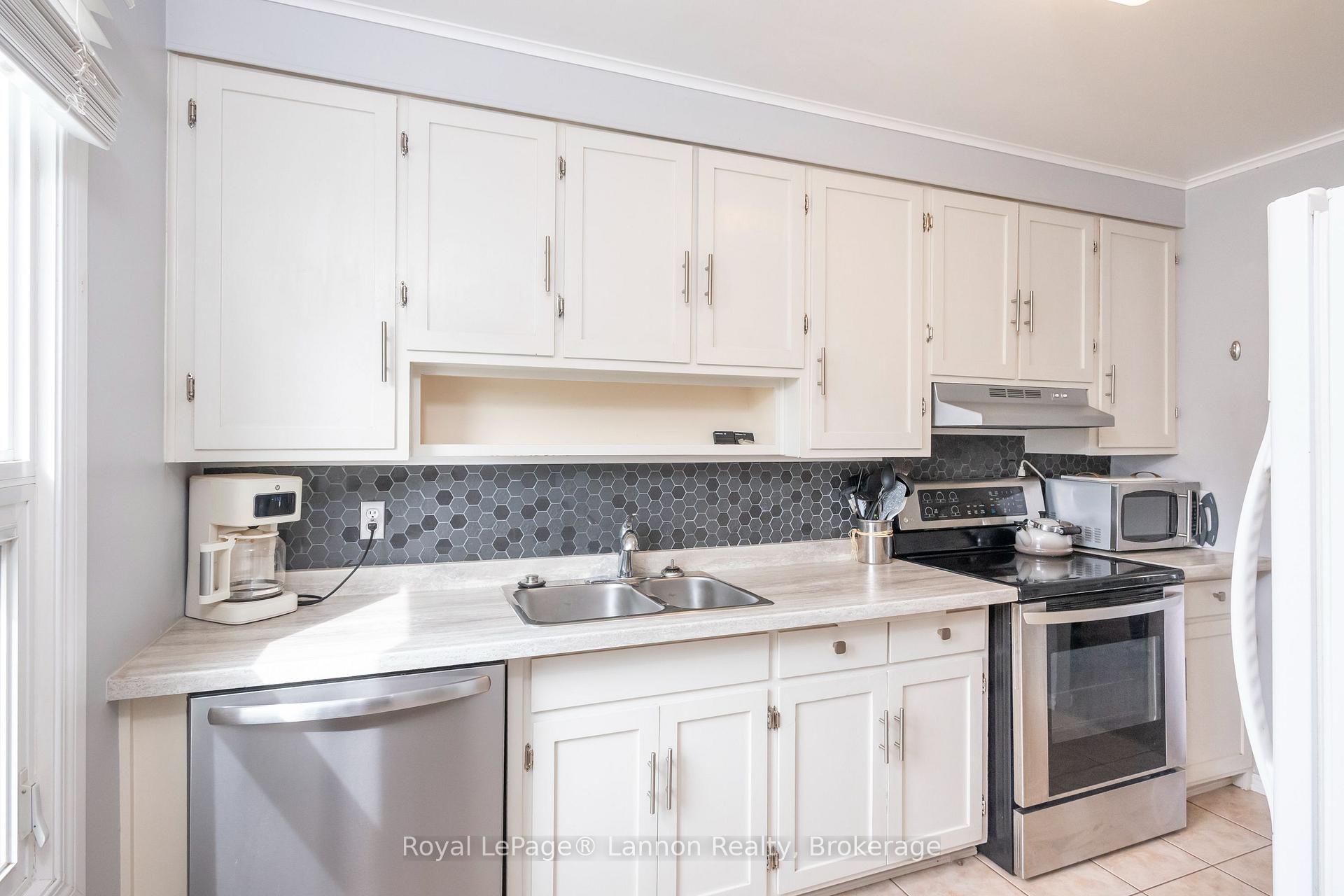 Photo 20 of 859 Syndicate Avenue N, Thunder Bay, McKeller Park — HOMEH