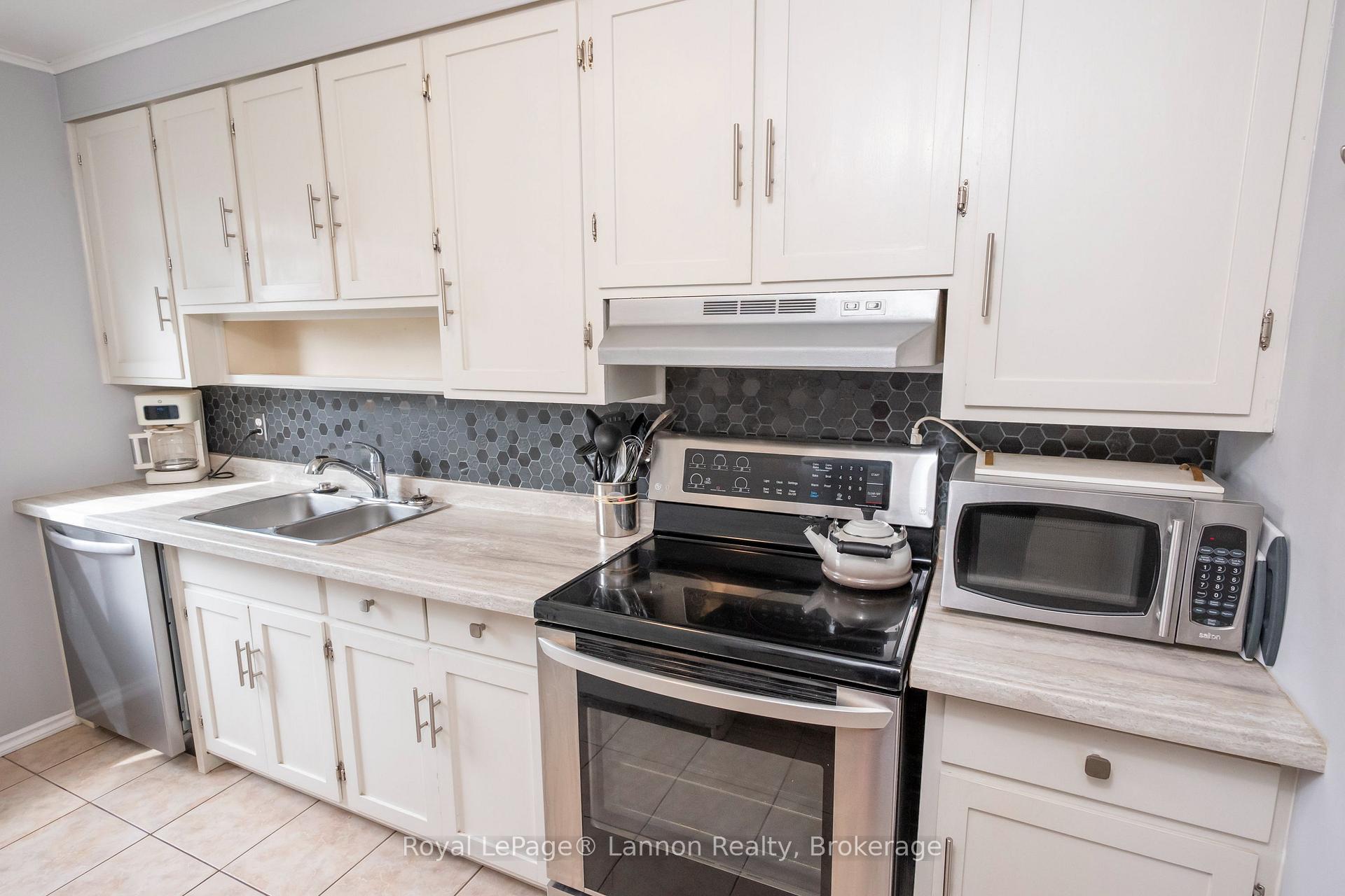 Photo 21 of 859 Syndicate Avenue N, Thunder Bay, McKeller Park — HOMEH