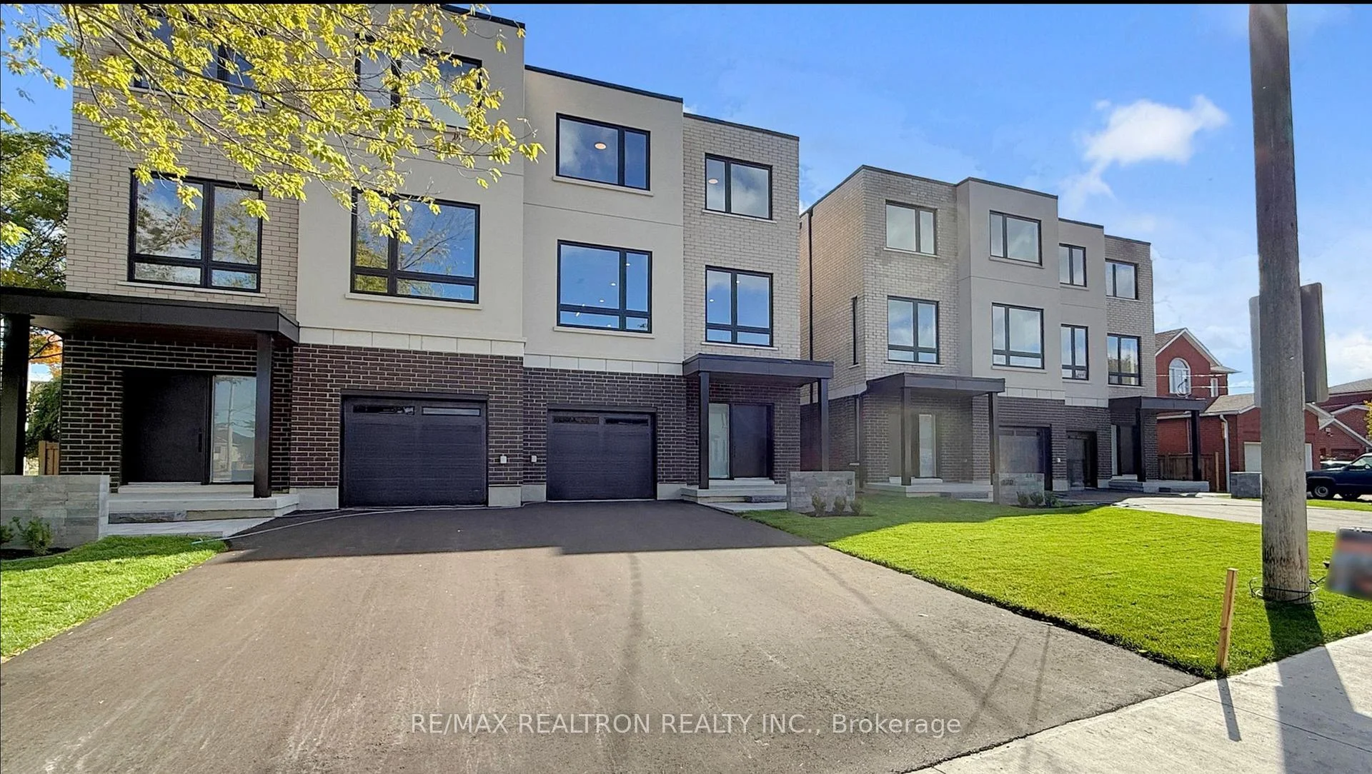 Photo 4 of 132 Dunbar Road, Mississauga, Cooksville — HOMEH