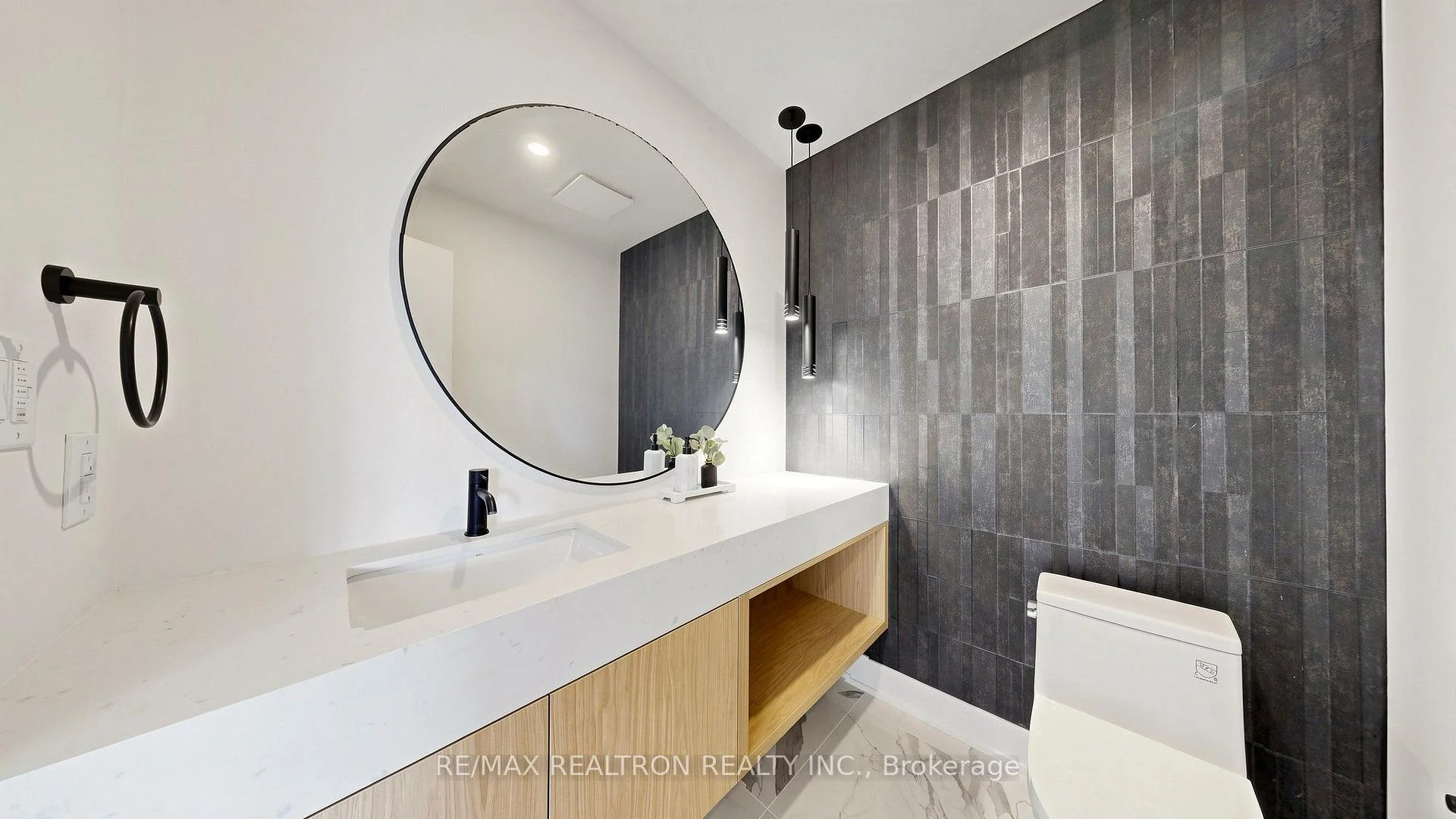Photo 56 of 132 Dunbar Road, Mississauga, Cooksville — HOMEH