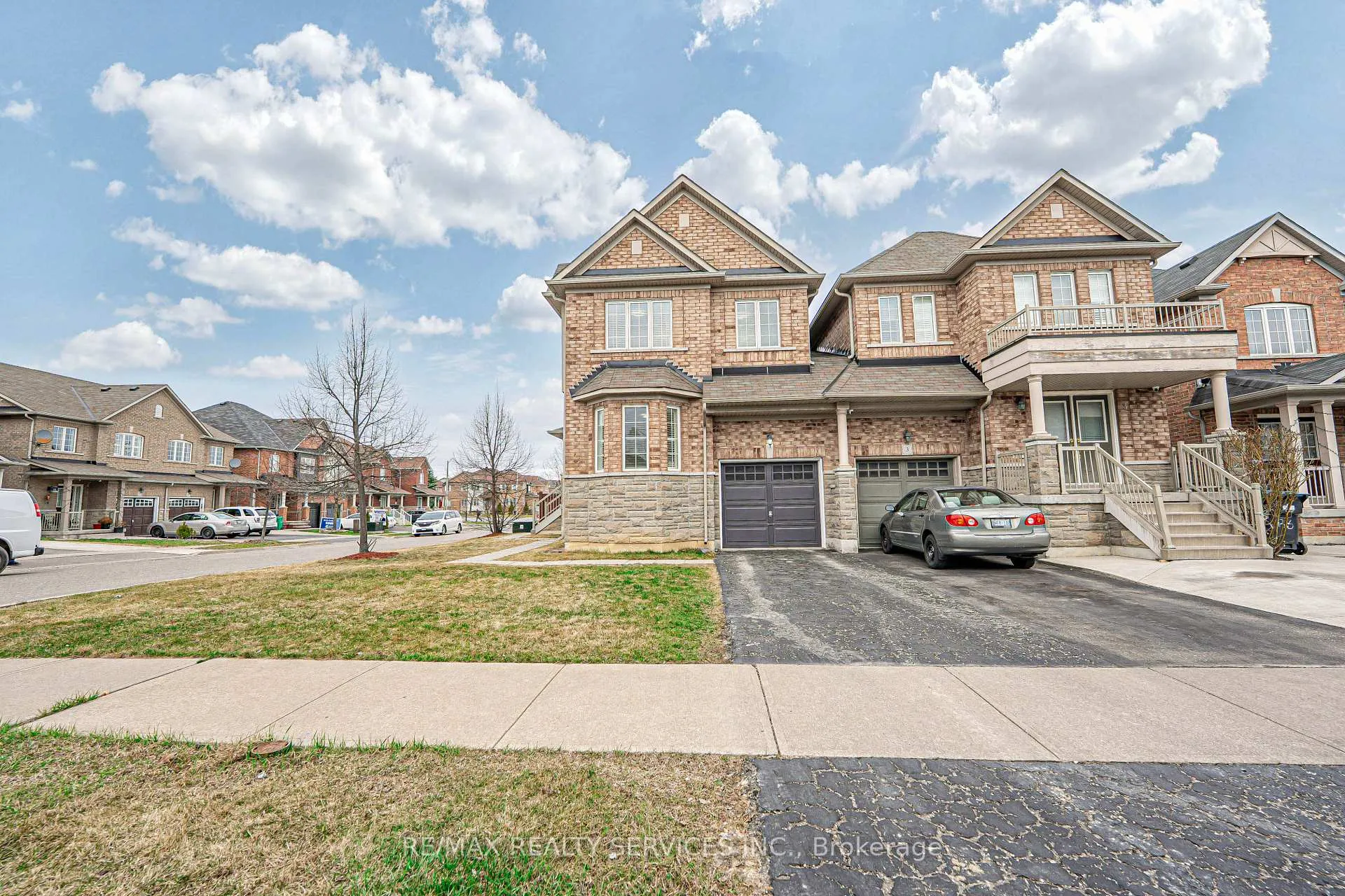 Photo 2 of 9 Delport Close, Brampton, Bram East — HOMEH