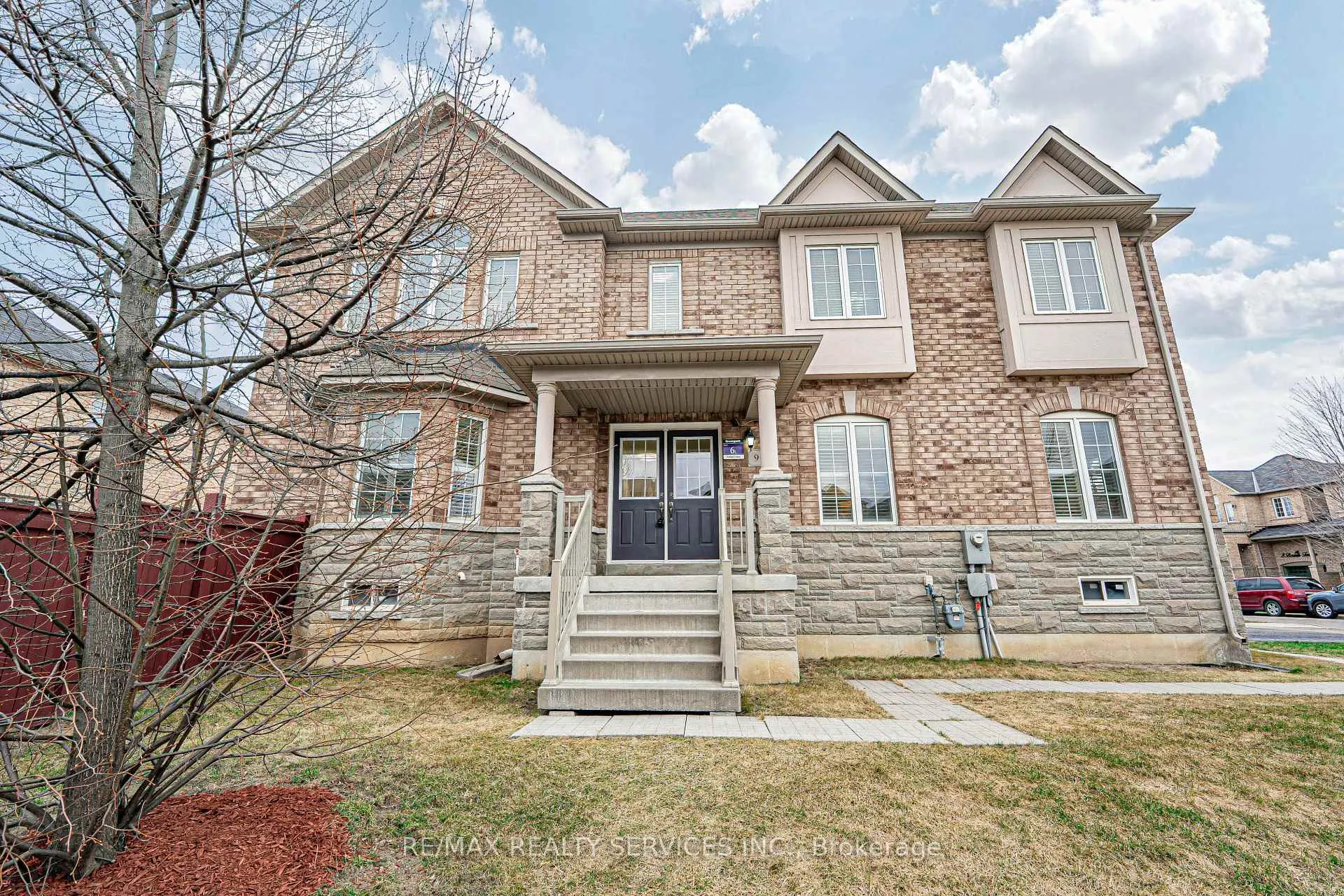 Photo 3 of 9 Delport Close, Brampton, Bram East — HOMEH