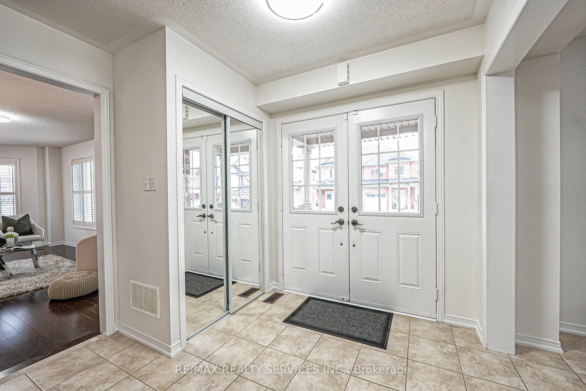 Photo 4 of 9 Delport Close, Brampton, Bram East — HOMEH