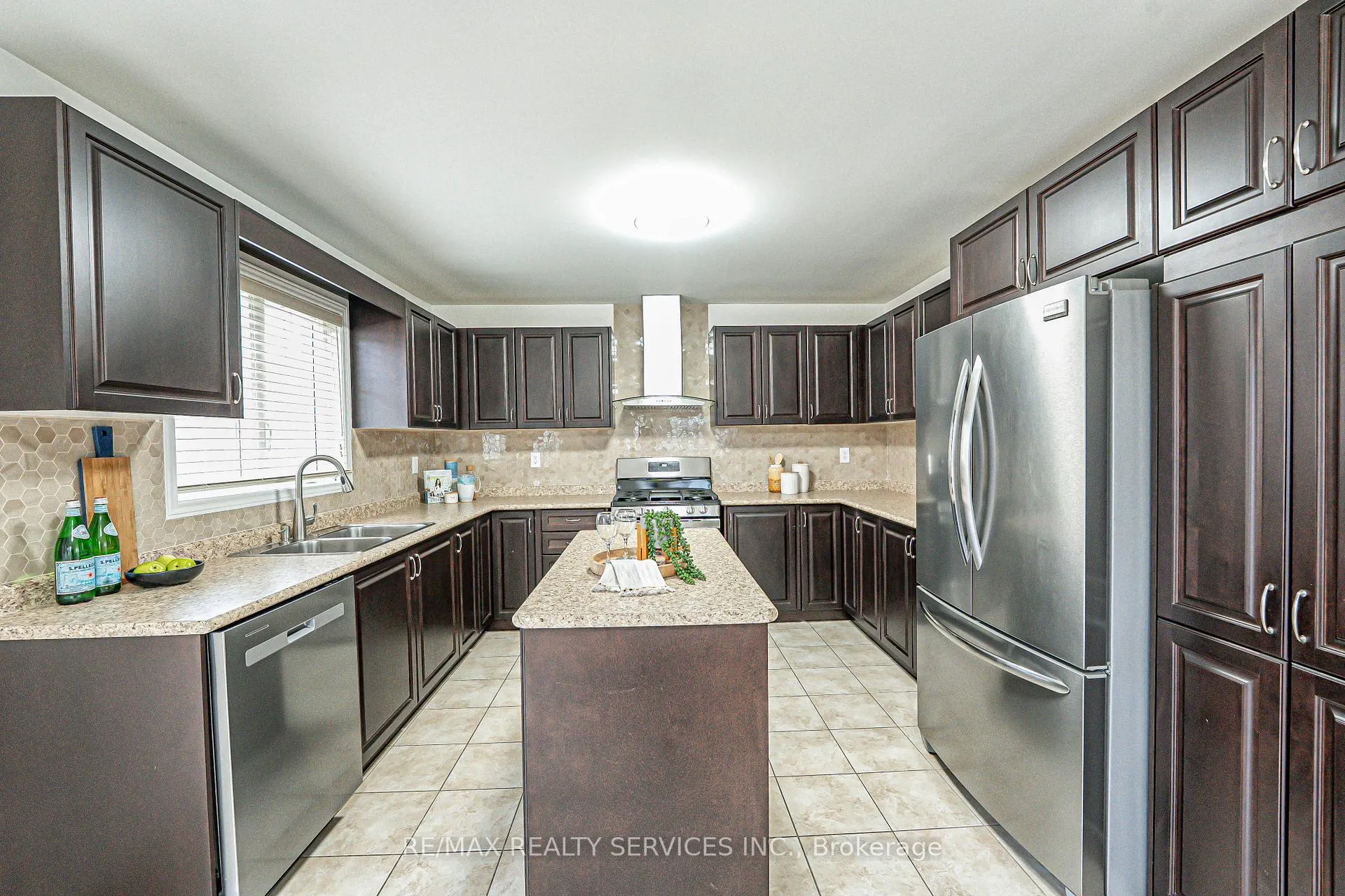 Photo 16 of 9 Delport Close, Brampton, Bram East — HOMEH