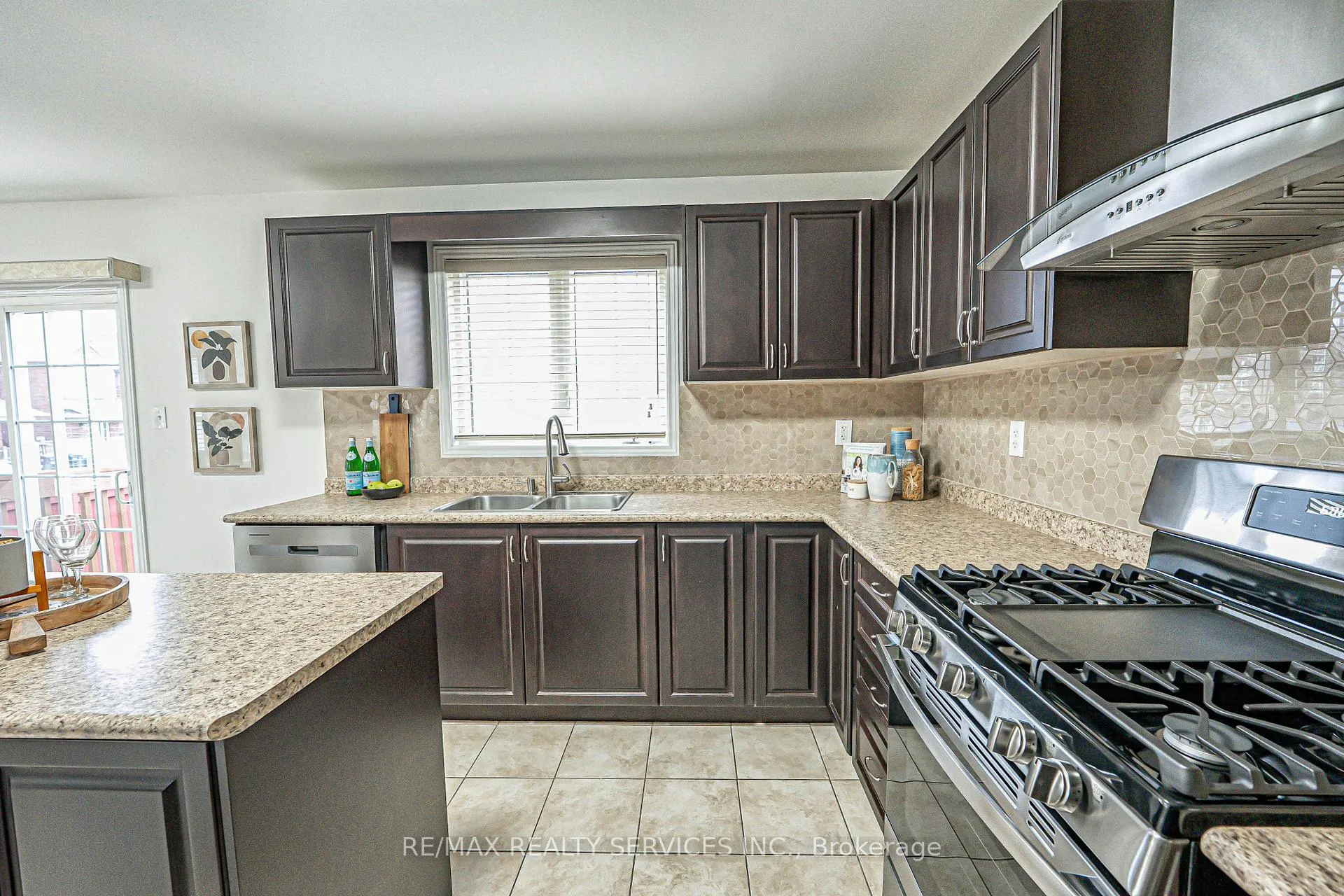 Photo 18 of 9 Delport Close, Brampton, Bram East — HOMEH