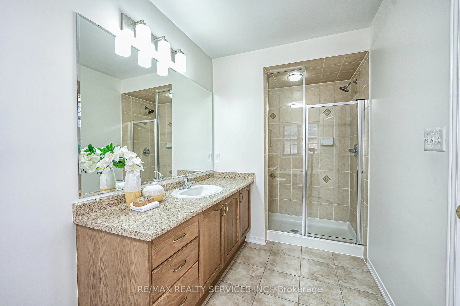 Photo 26 of 9 Delport Close, Brampton, Bram East — HOMEH