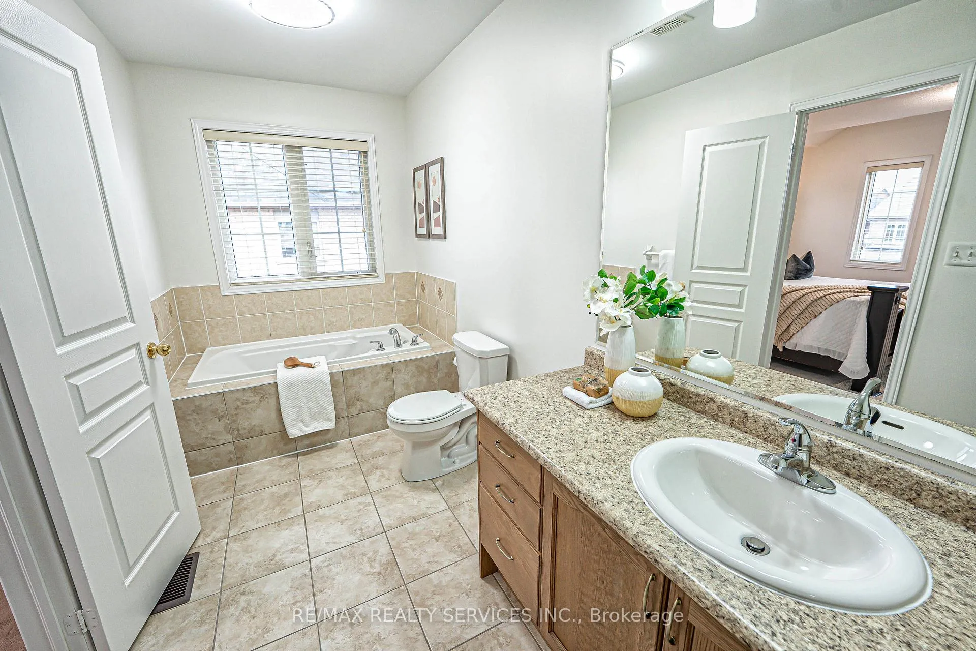 Photo 27 of 9 Delport Close, Brampton, Bram East — HOMEH