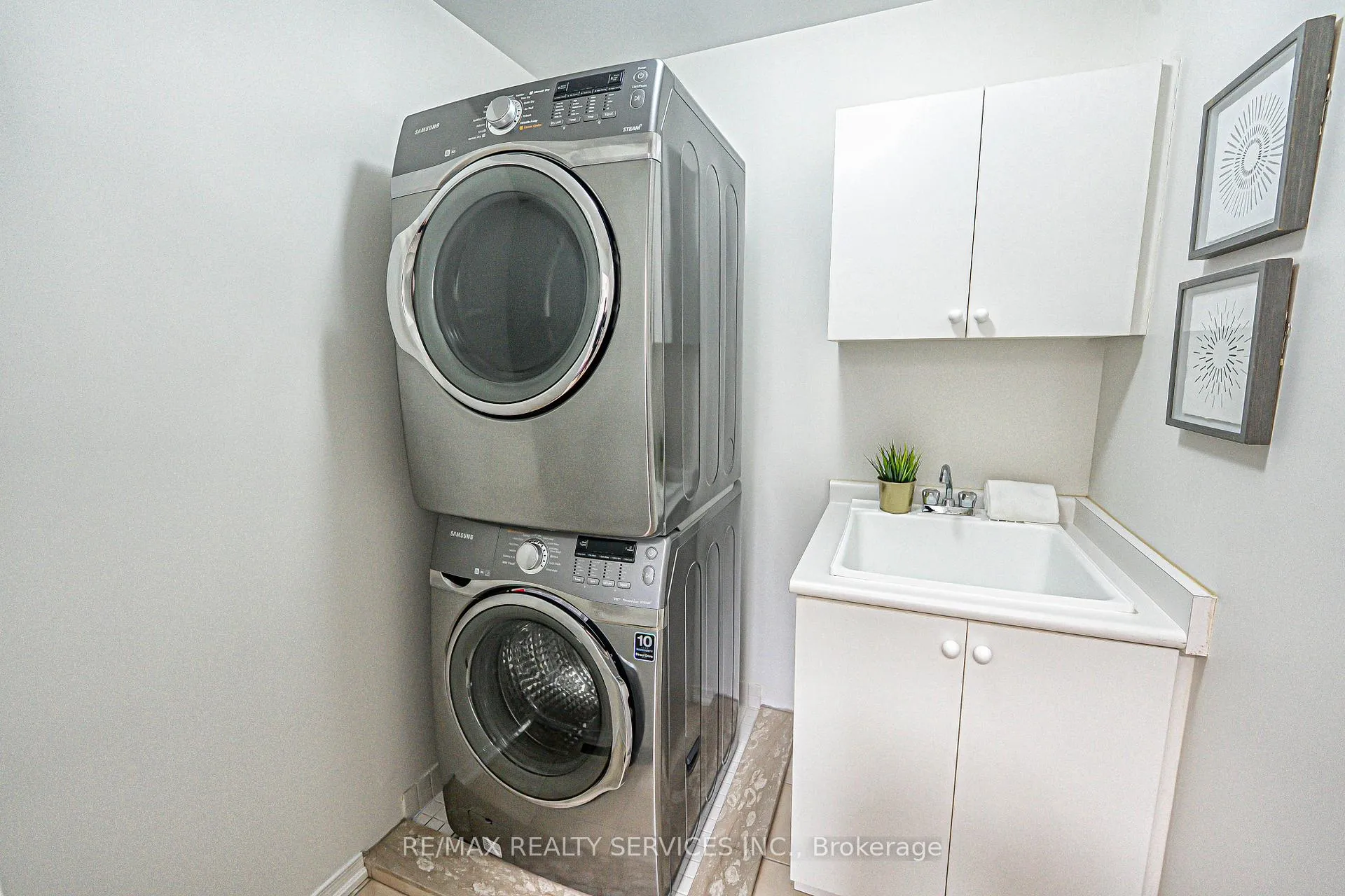 Photo 35 of 9 Delport Close, Brampton, Bram East — HOMEH