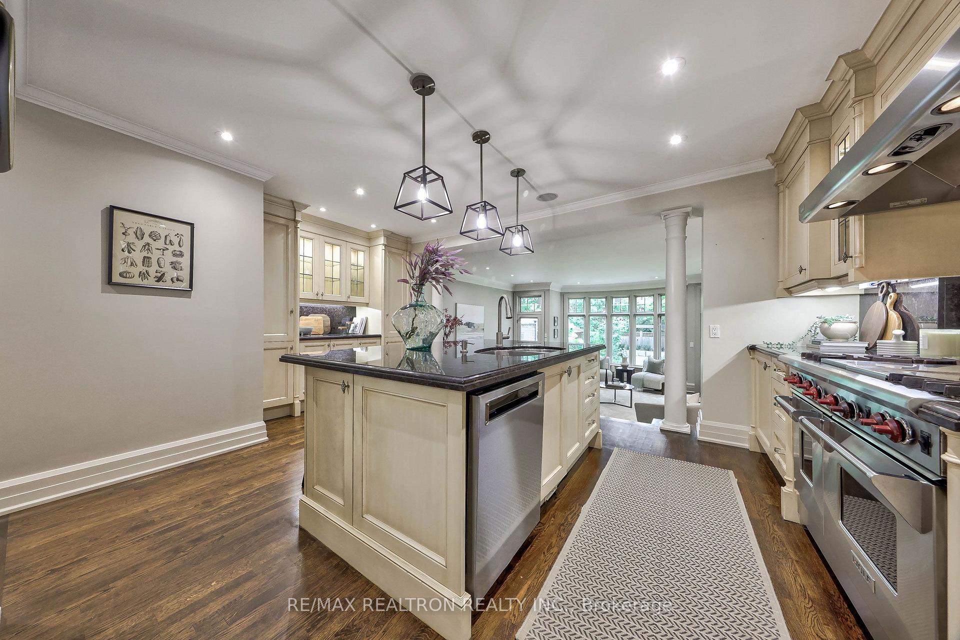 Photo 8 of 43 Joicey Boulevard, Toronto, Bedford Park-Nortown — HOMEH