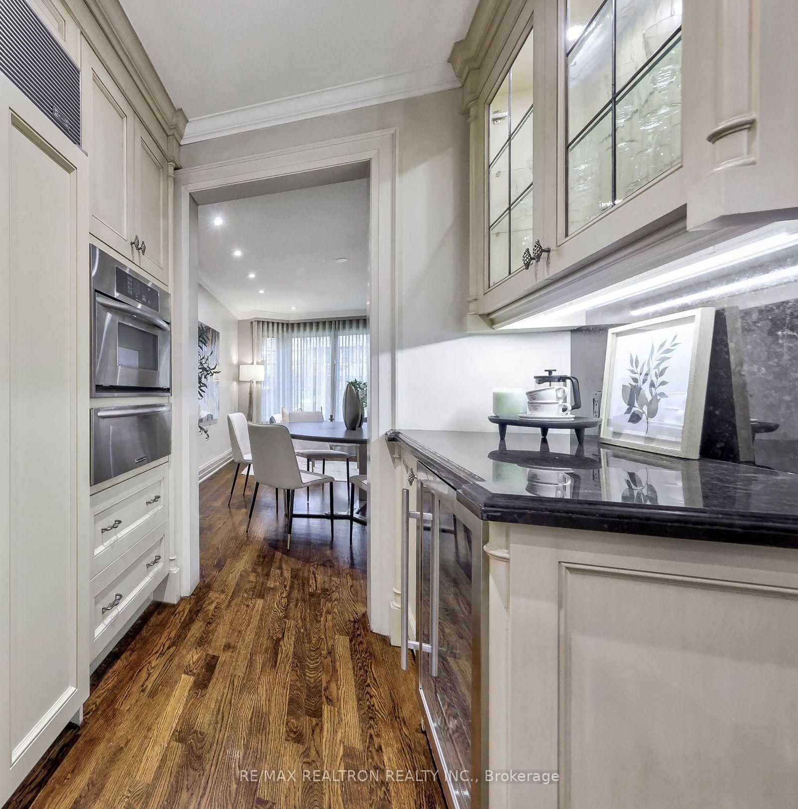Photo 9 of 43 Joicey Boulevard, Toronto, Bedford Park-Nortown — HOMEH