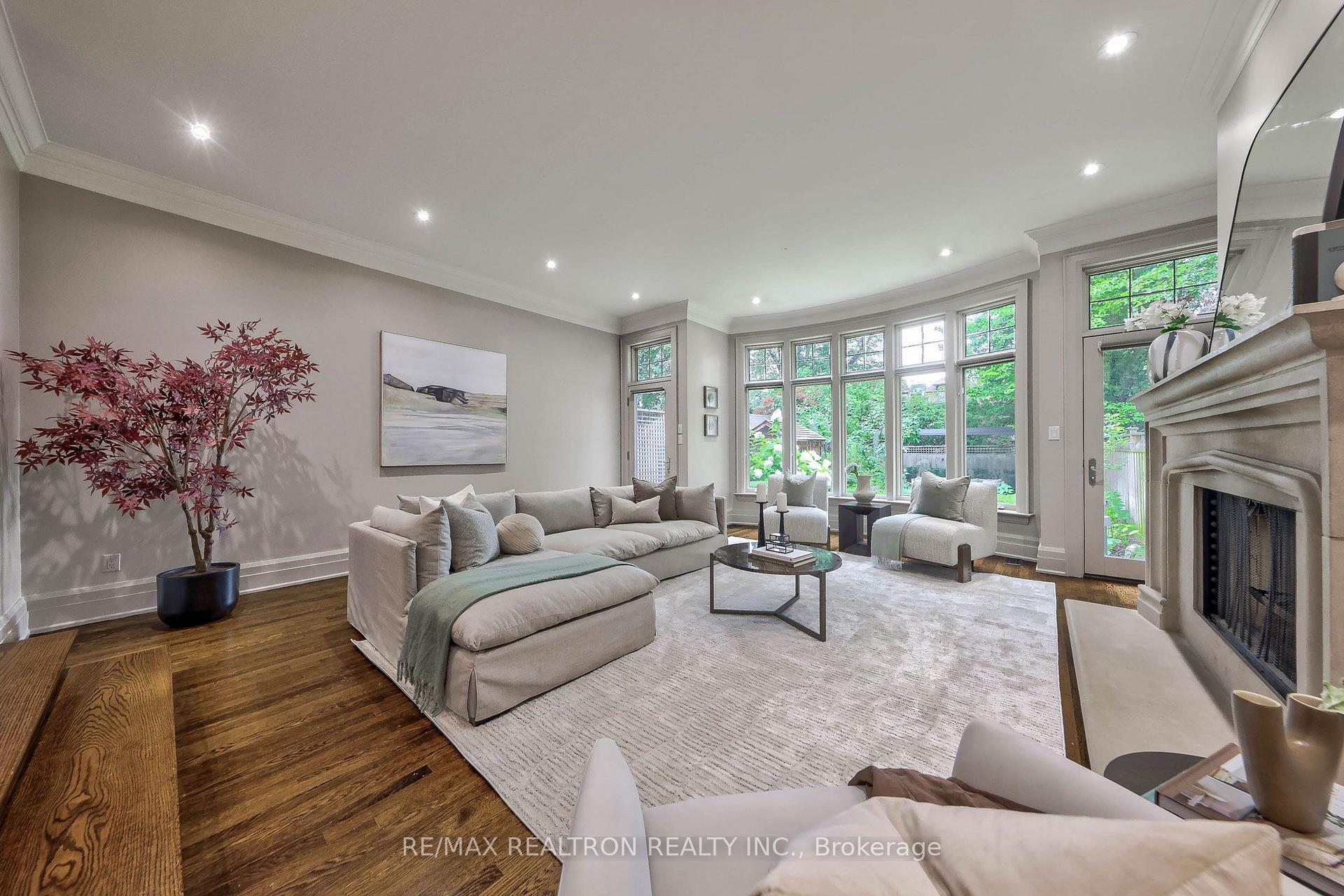 Photo 10 of 43 Joicey Boulevard, Toronto, Bedford Park-Nortown — HOMEH
