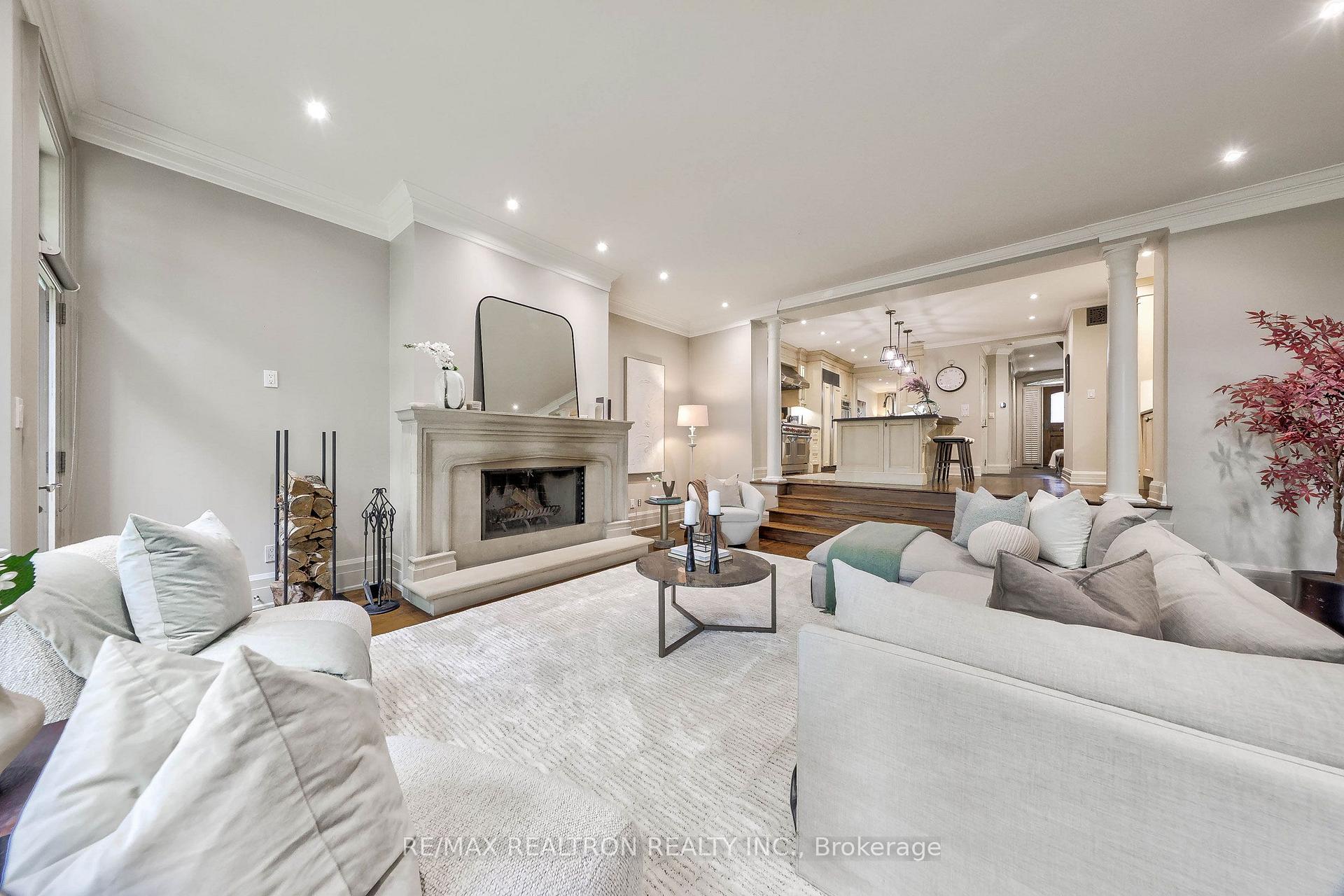 Photo 11 of 43 Joicey Boulevard, Toronto, Bedford Park-Nortown — HOMEH