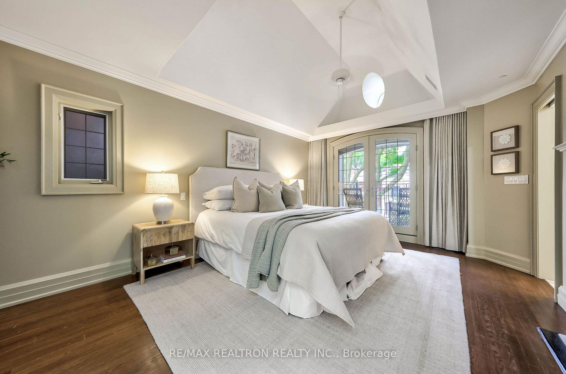 Photo 13 of 43 Joicey Boulevard, Toronto, Bedford Park-Nortown — HOMEH