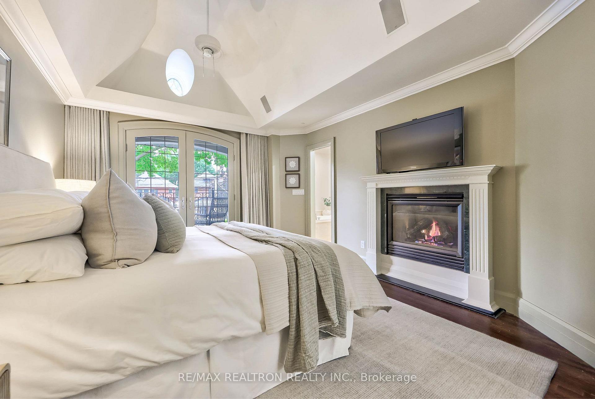 Photo 14 of 43 Joicey Boulevard, Toronto, Bedford Park-Nortown — HOMEH