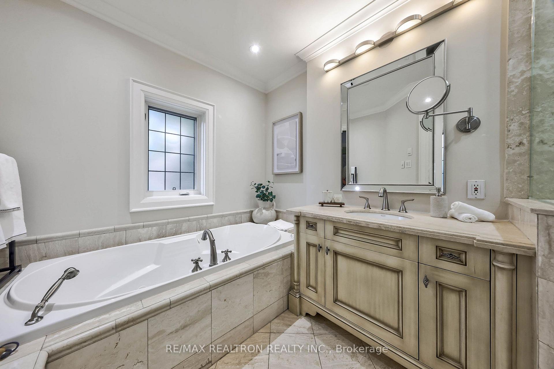 Photo 15 of 43 Joicey Boulevard, Toronto, Bedford Park-Nortown — HOMEH