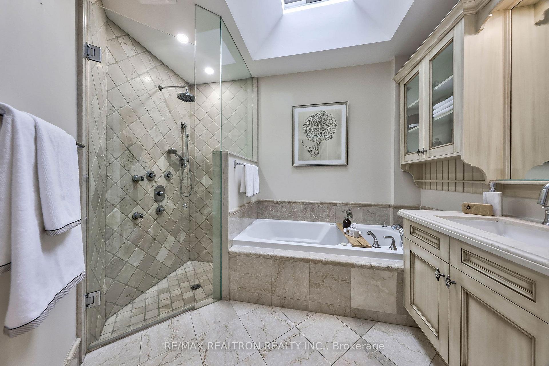 Photo 19 of 43 Joicey Boulevard, Toronto, Bedford Park-Nortown — HOMEH