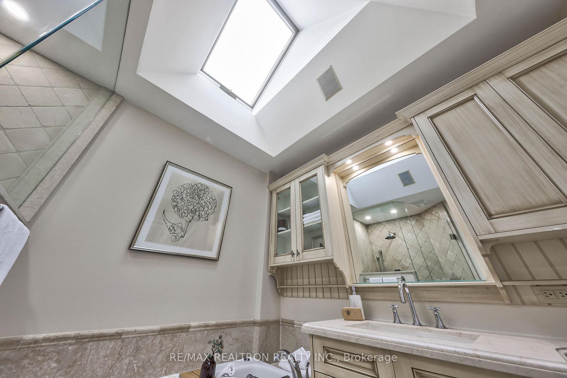 Photo 20 of 43 Joicey Boulevard, Toronto, Bedford Park-Nortown — HOMEH