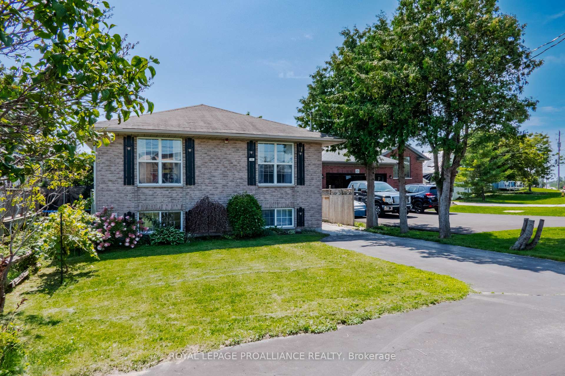 Photo 2 of 11 Carrying Place Road, Quinte West, Trenton Ward — HOMEH
