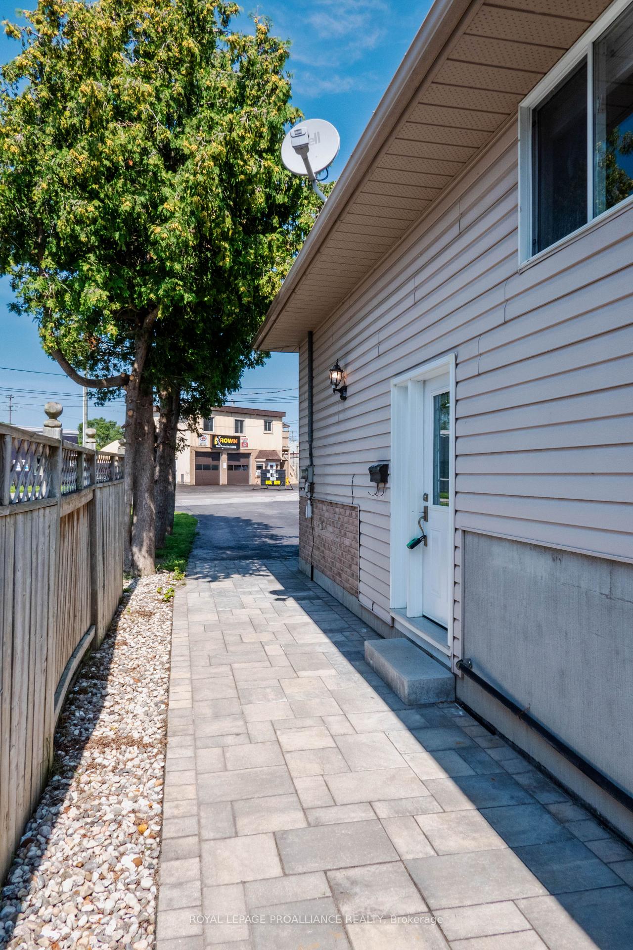 Photo 4 of 11 Carrying Place Road, Quinte West, Trenton Ward — HOMEH