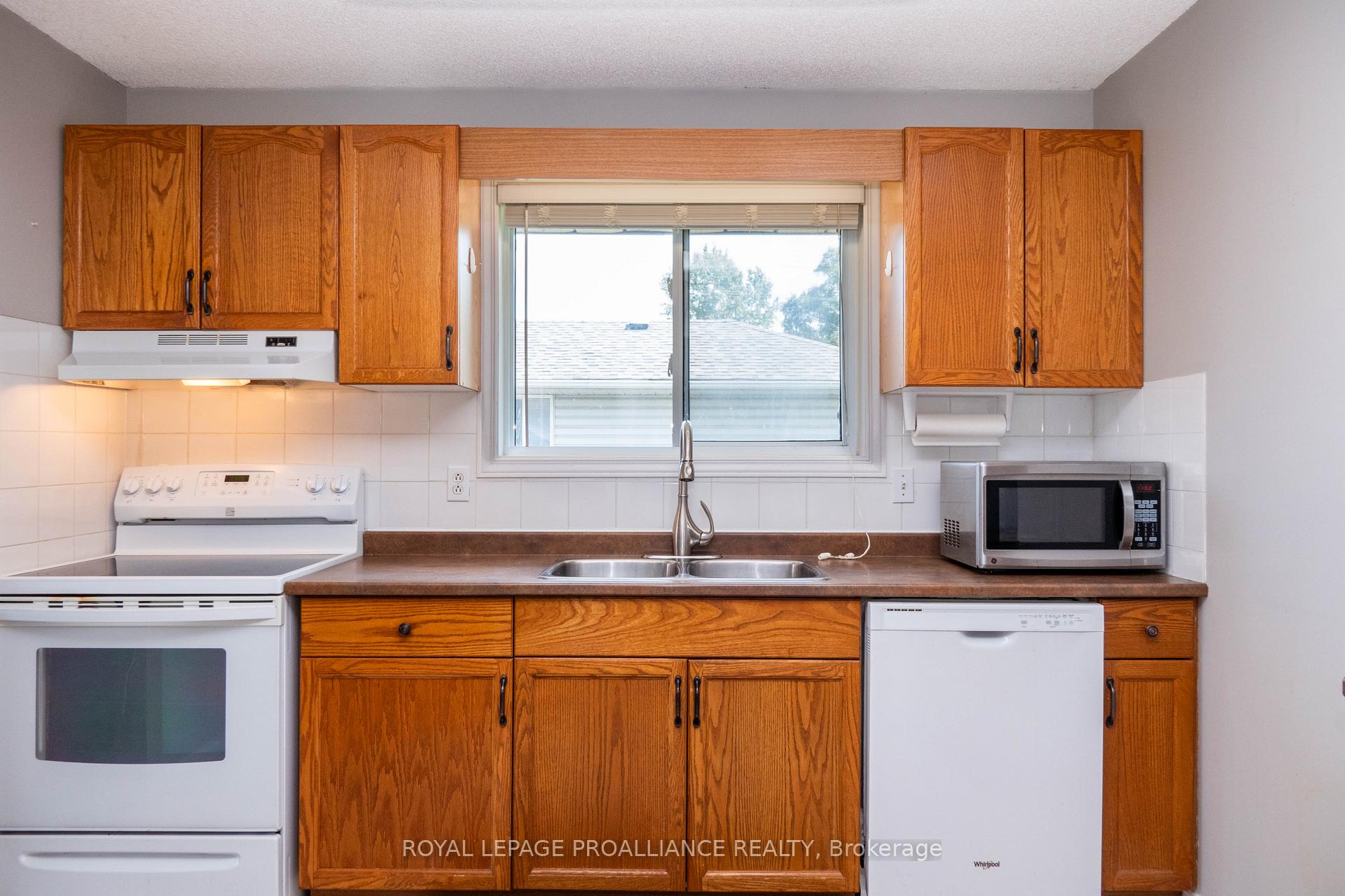 Photo 14 of 11 Carrying Place Road, Quinte West, Trenton Ward — HOMEH