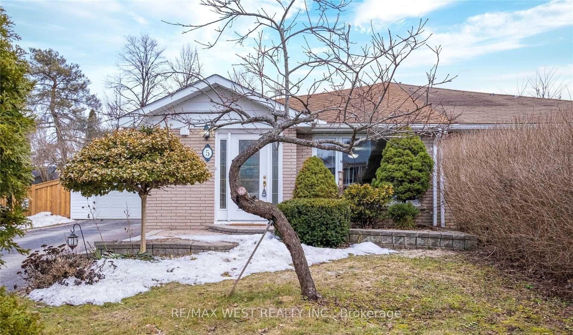 Photo 1 of Unit Basement, 5 Mcdonald Drive, Aurora, Aurora Heights — HOMEH