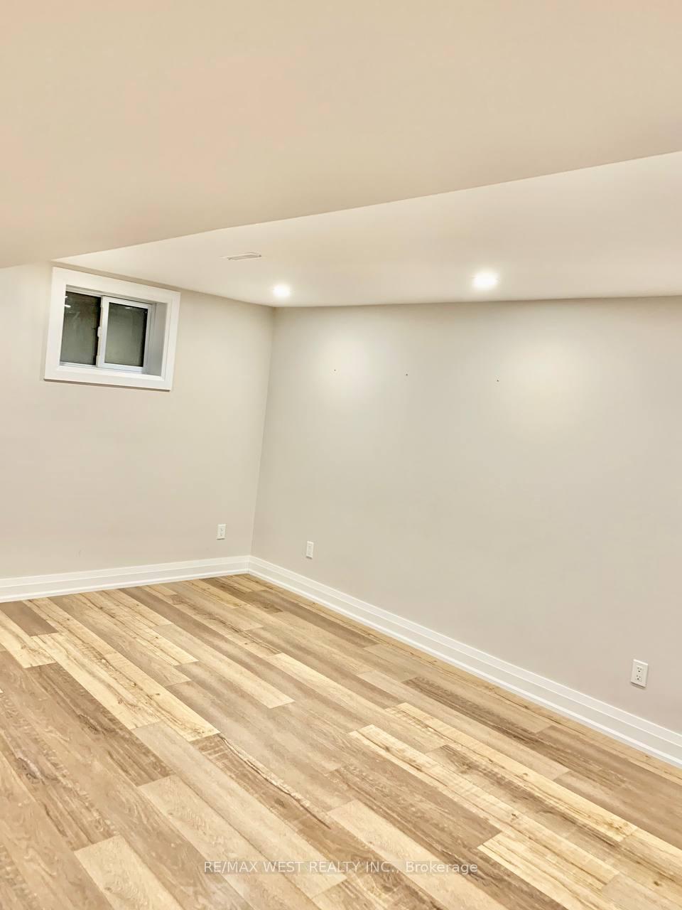 Photo 3 of Unit Basement, 5 Mcdonald Drive, Aurora, Aurora Heights — HOMEH