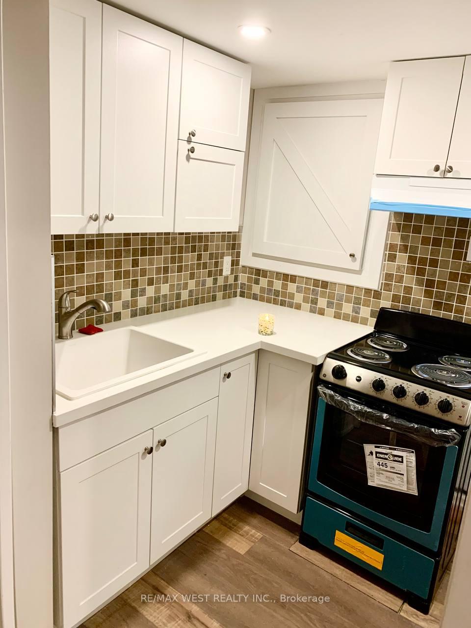 Photo 5 of Unit Basement, 5 Mcdonald Drive, Aurora, Aurora Heights — HOMEH