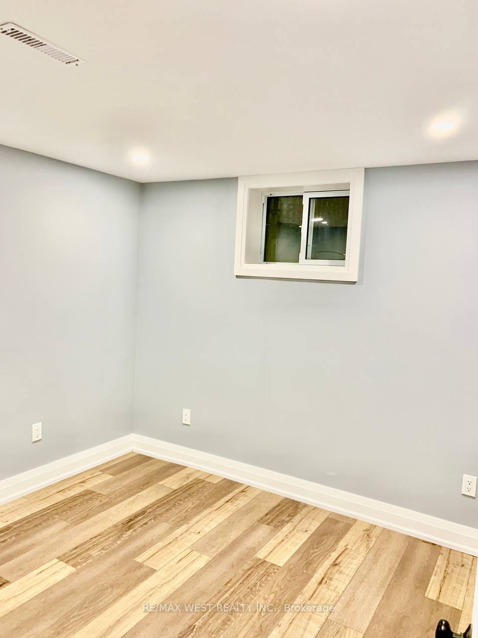 Photo 9 of Unit Basement, 5 Mcdonald Drive, Aurora, Aurora Heights — HOMEH