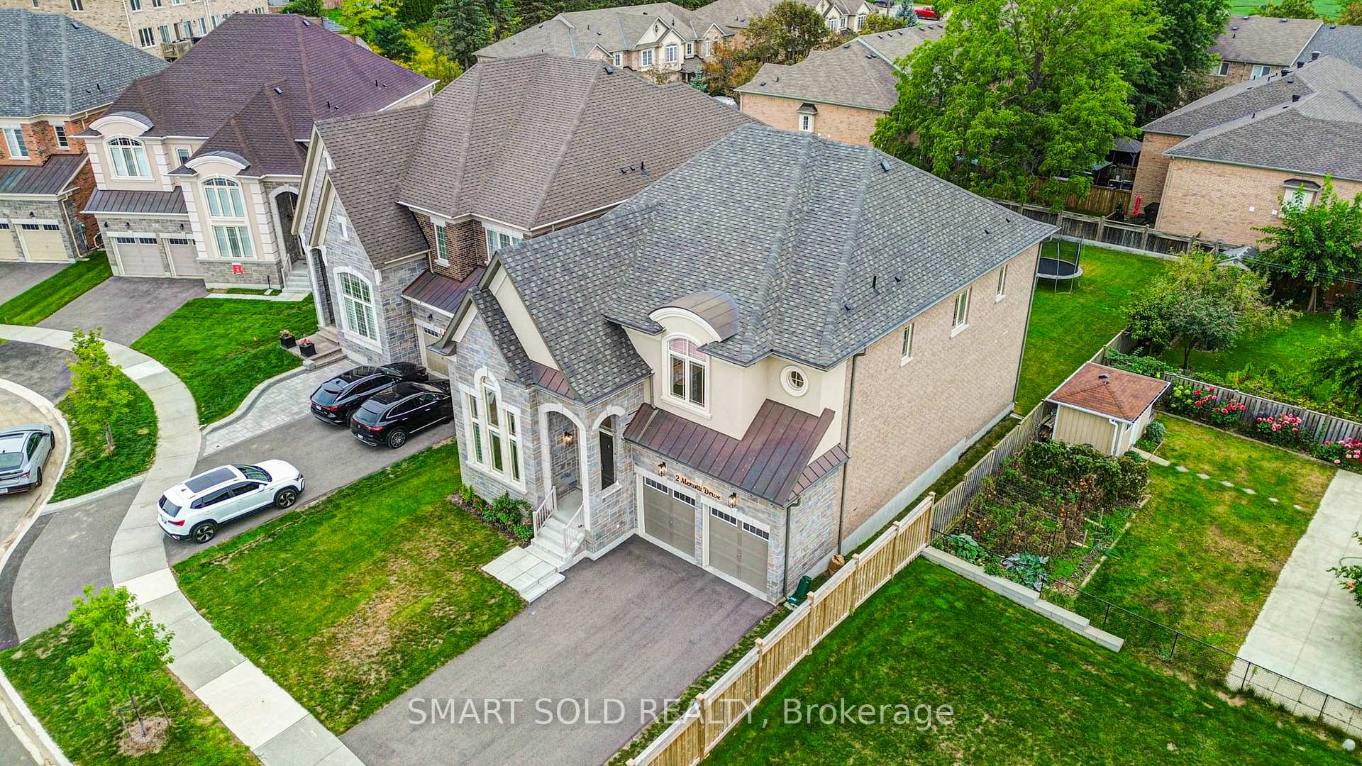Photo 4 of 2 Menotti Drive, Richmond Hill, Oak Ridges — HOMEH