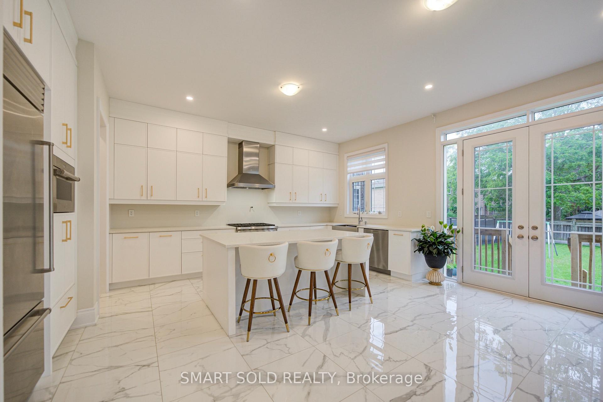 Photo 16 of 2 Menotti Drive, Richmond Hill, Oak Ridges — HOMEH