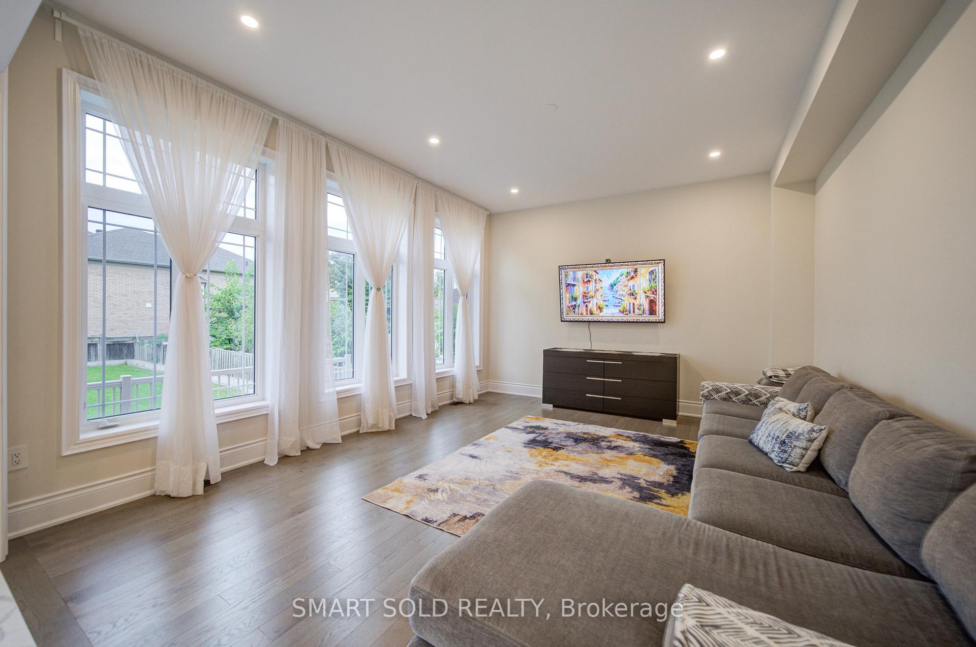 Photo 24 of 2 Menotti Drive, Richmond Hill, Oak Ridges — HOMEH