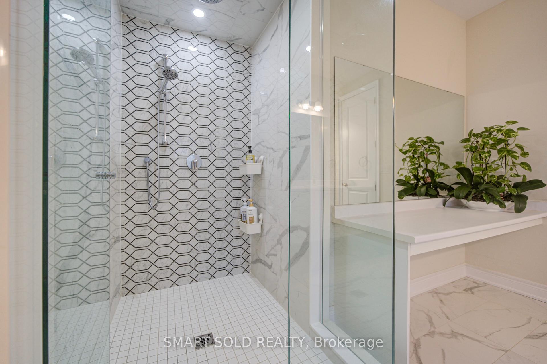 Photo 48 of 2 Menotti Drive, Richmond Hill, Oak Ridges — HOMEH