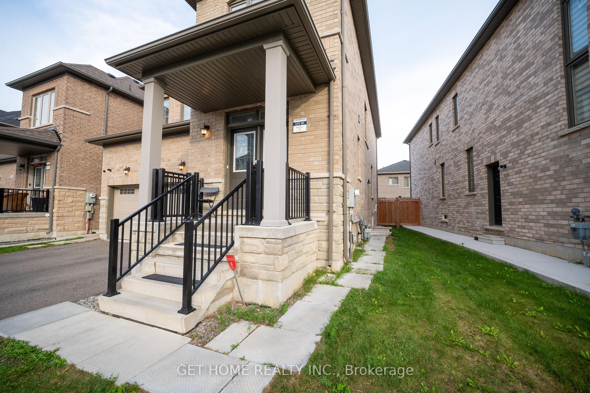 Photo 4 of 24 Bachelor Street, Brampton, Northwest Brampton — HOMEH