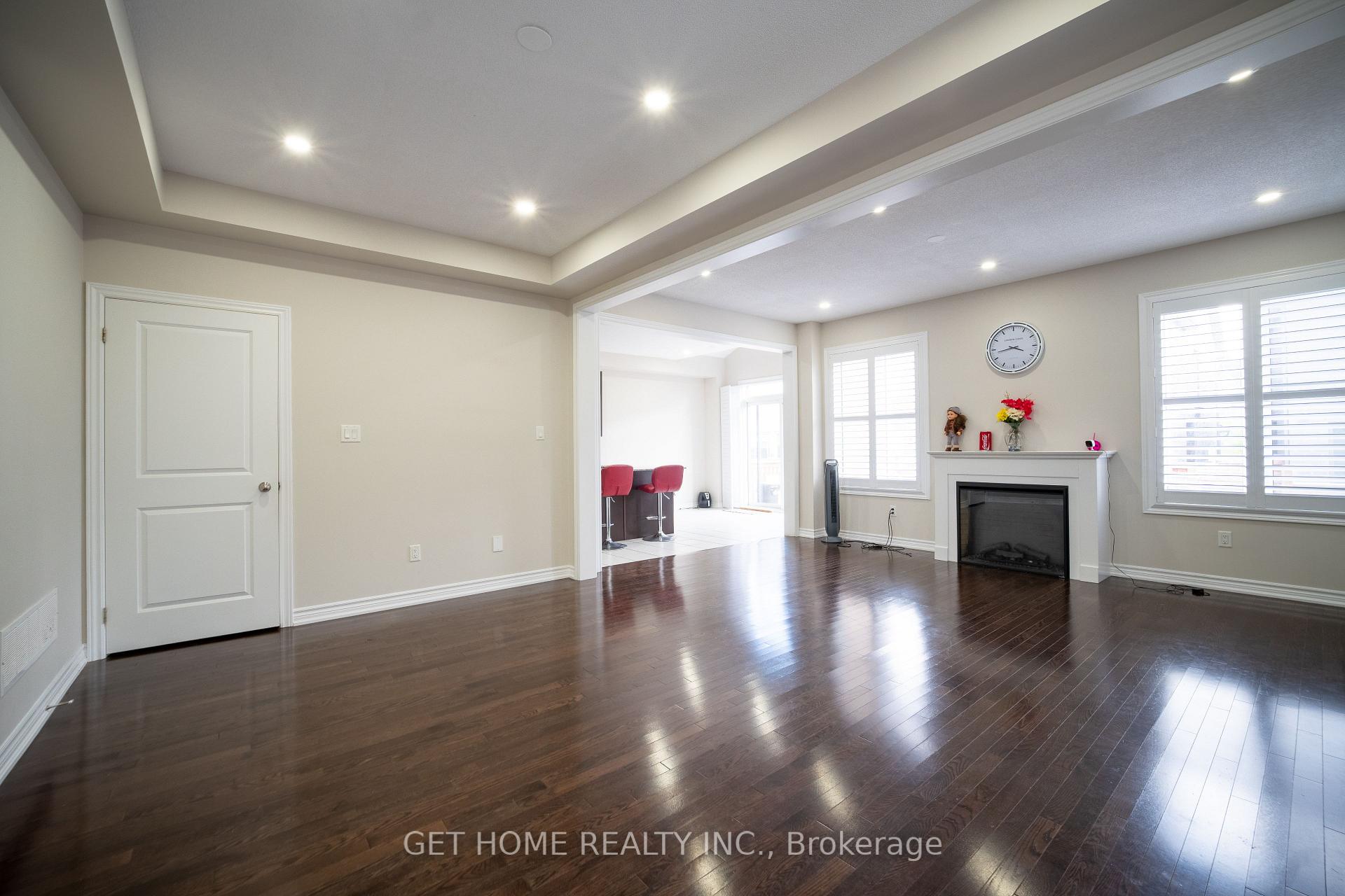 Photo 7 of 24 Bachelor Street, Brampton, Northwest Brampton — HOMEH