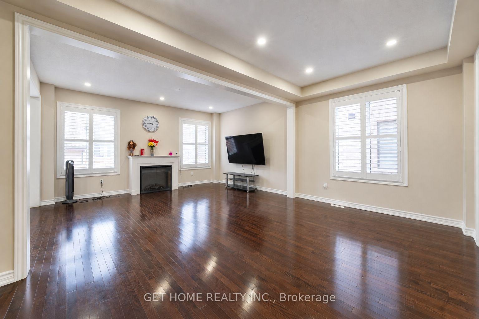 Photo 9 of 24 Bachelor Street, Brampton, Northwest Brampton — HOMEH