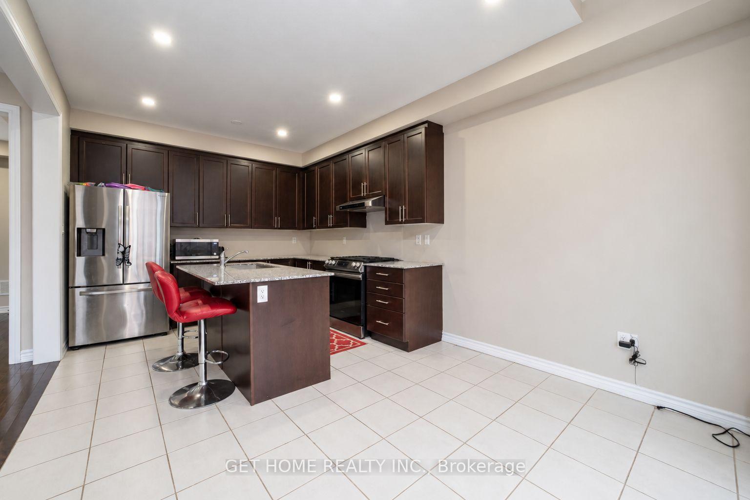 Photo 10 of 24 Bachelor Street, Brampton, Northwest Brampton — HOMEH
