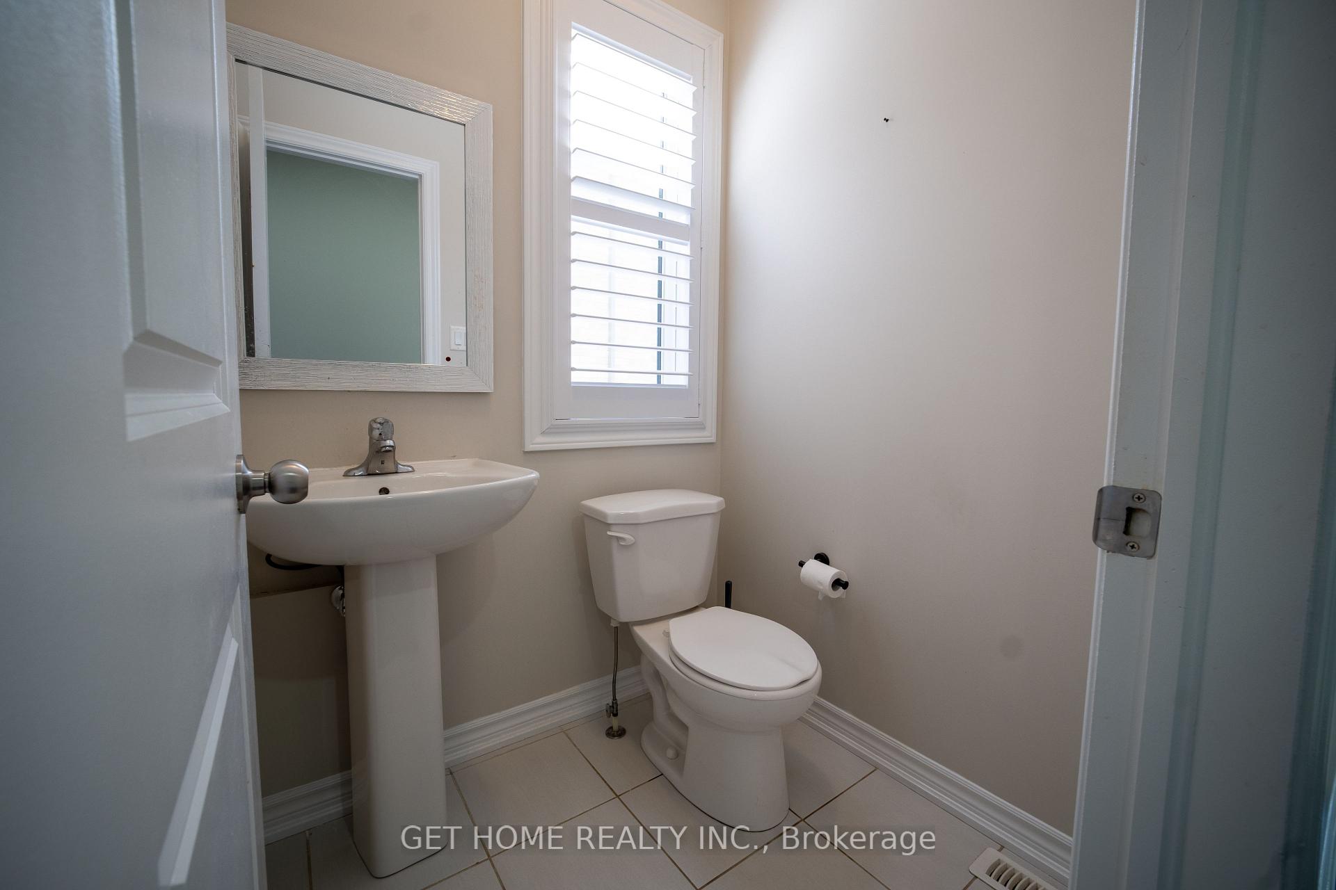 Photo 12 of 24 Bachelor Street, Brampton, Northwest Brampton — HOMEH