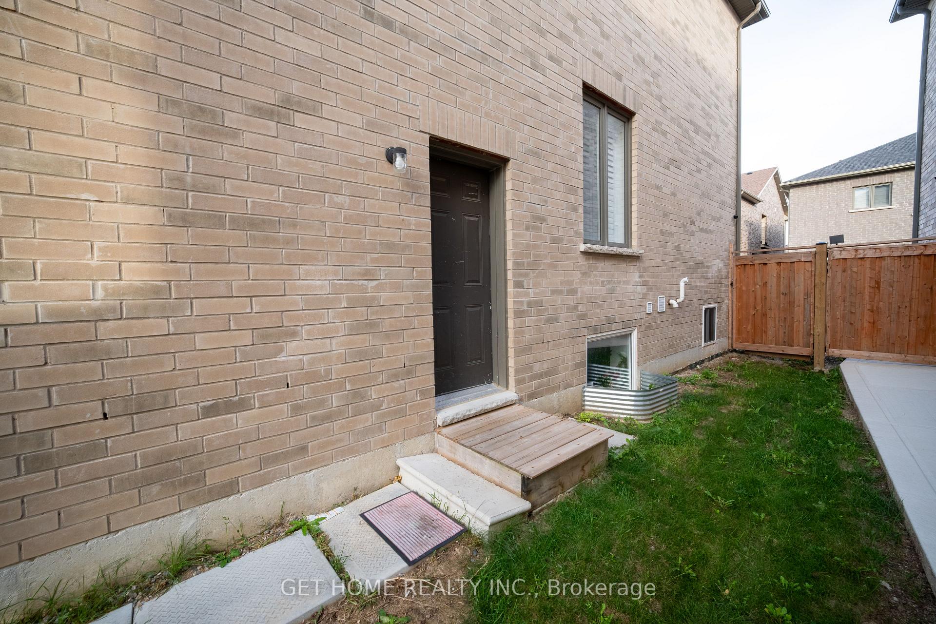 Photo 33 of 24 Bachelor Street, Brampton, Northwest Brampton — HOMEH