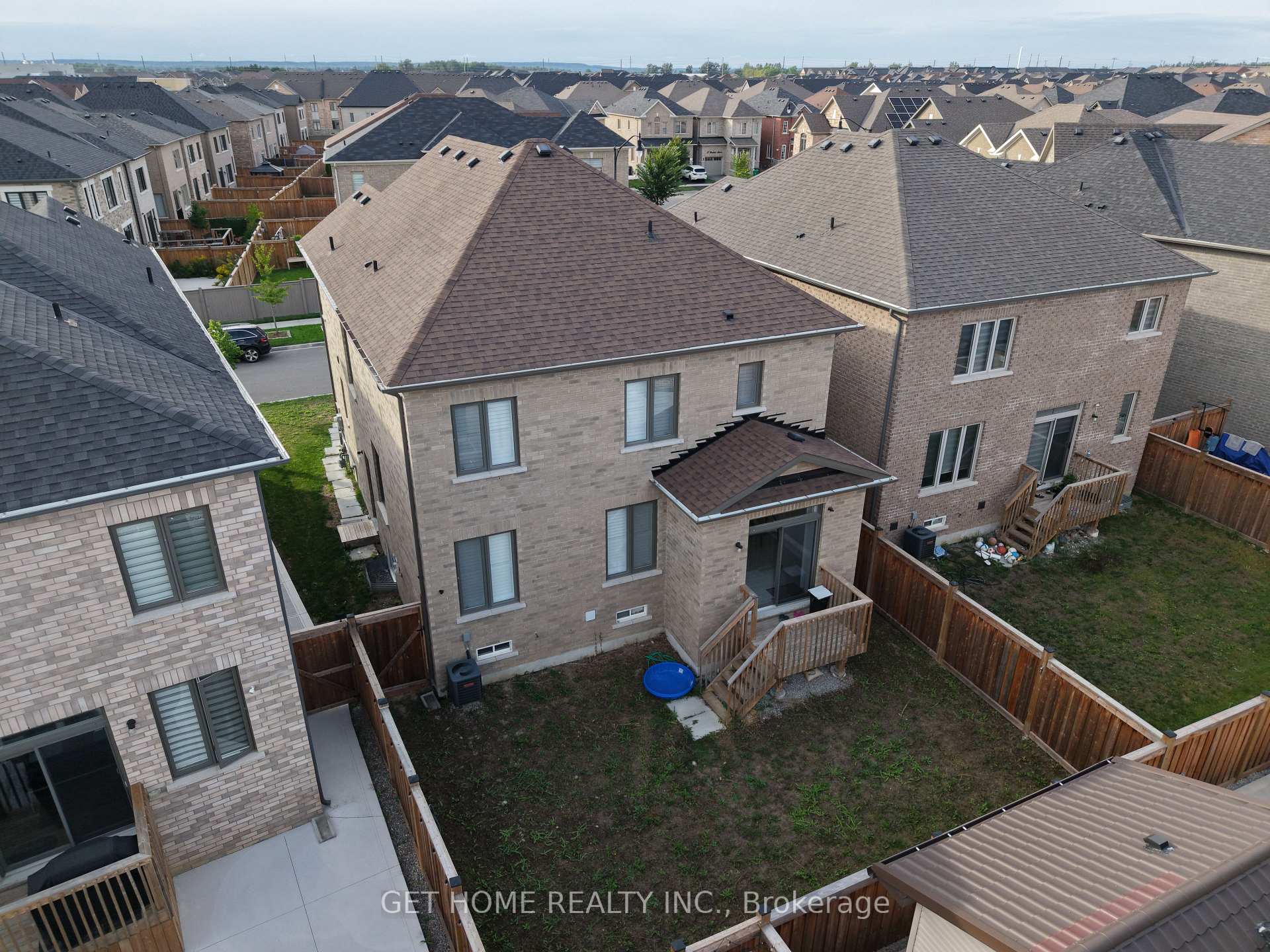 Photo 38 of 24 Bachelor Street, Brampton, Northwest Brampton — HOMEH