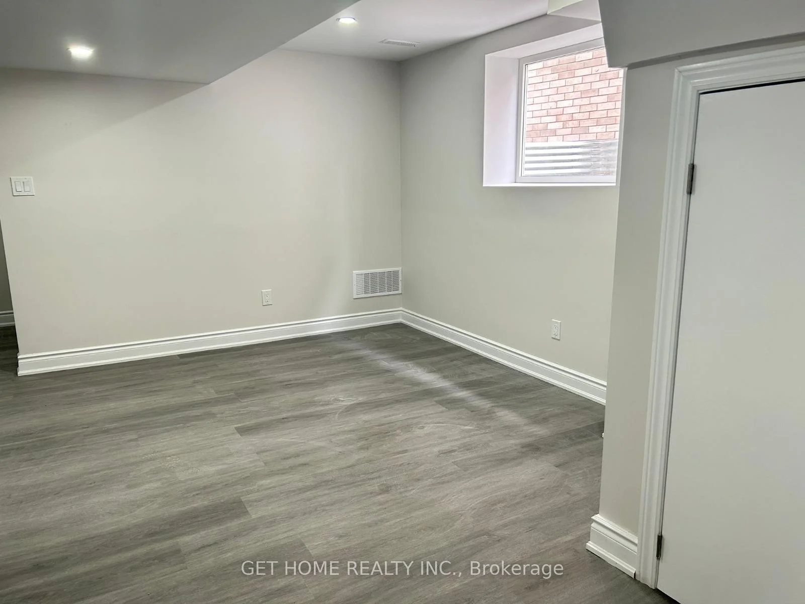 Photo 36 of 24 Bachelor Street, Brampton, Northwest Brampton — HOMEH