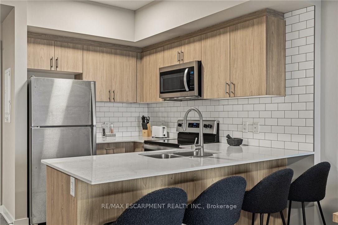 Photo 13 of Unit 413, 16 Markle Crescent, Hamilton, Ancaster — HOMEH