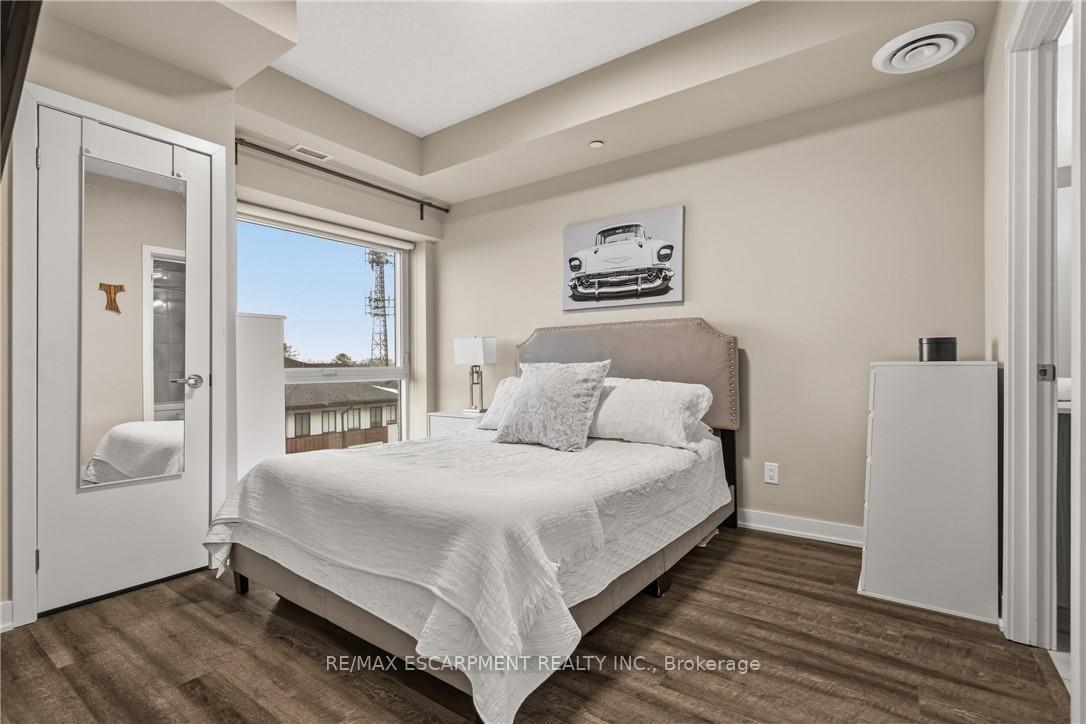 Photo 37 of Unit 413, 16 Markle Crescent, Hamilton, Ancaster — HOMEH