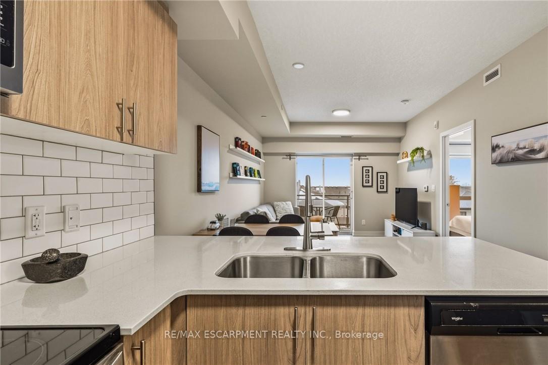 Photo 76 of Unit 413, 16 Markle Crescent, Hamilton, Ancaster — HOMEH